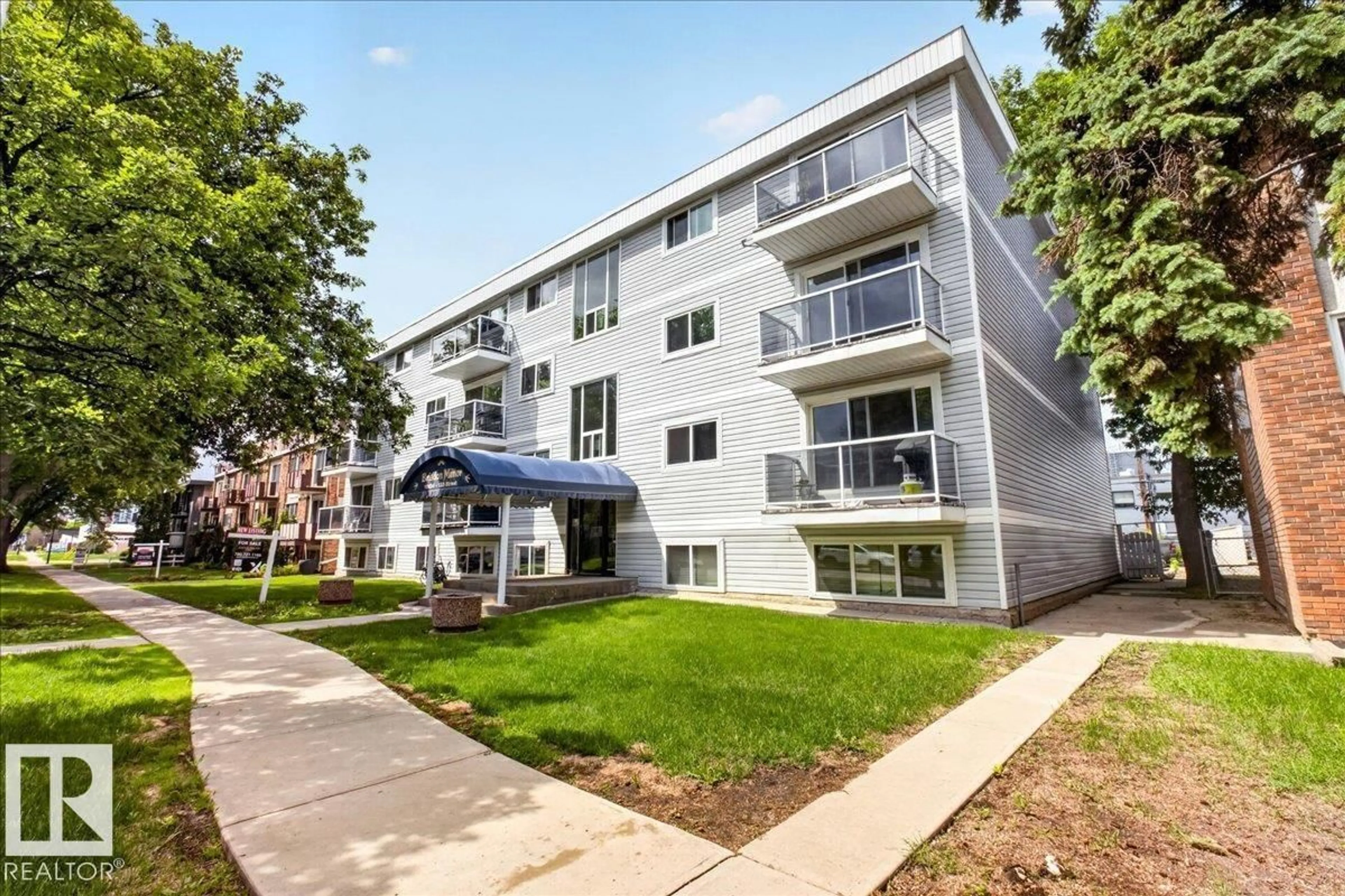 Patio, building for #203 - 10624 123 ST, Edmonton Alberta T5N1P2