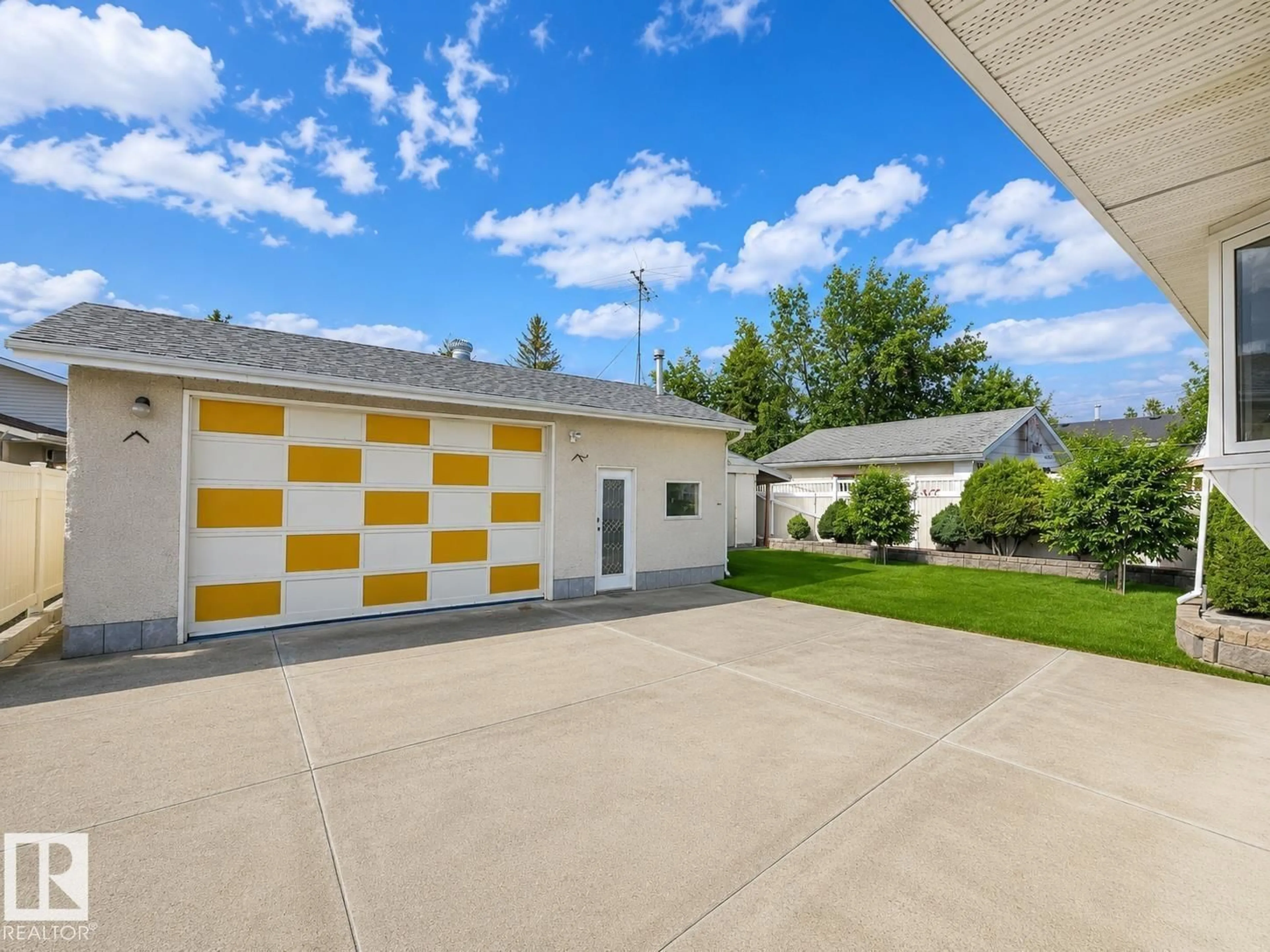 Unknown for 7612 40 AV, Edmonton Alberta T6X0X5