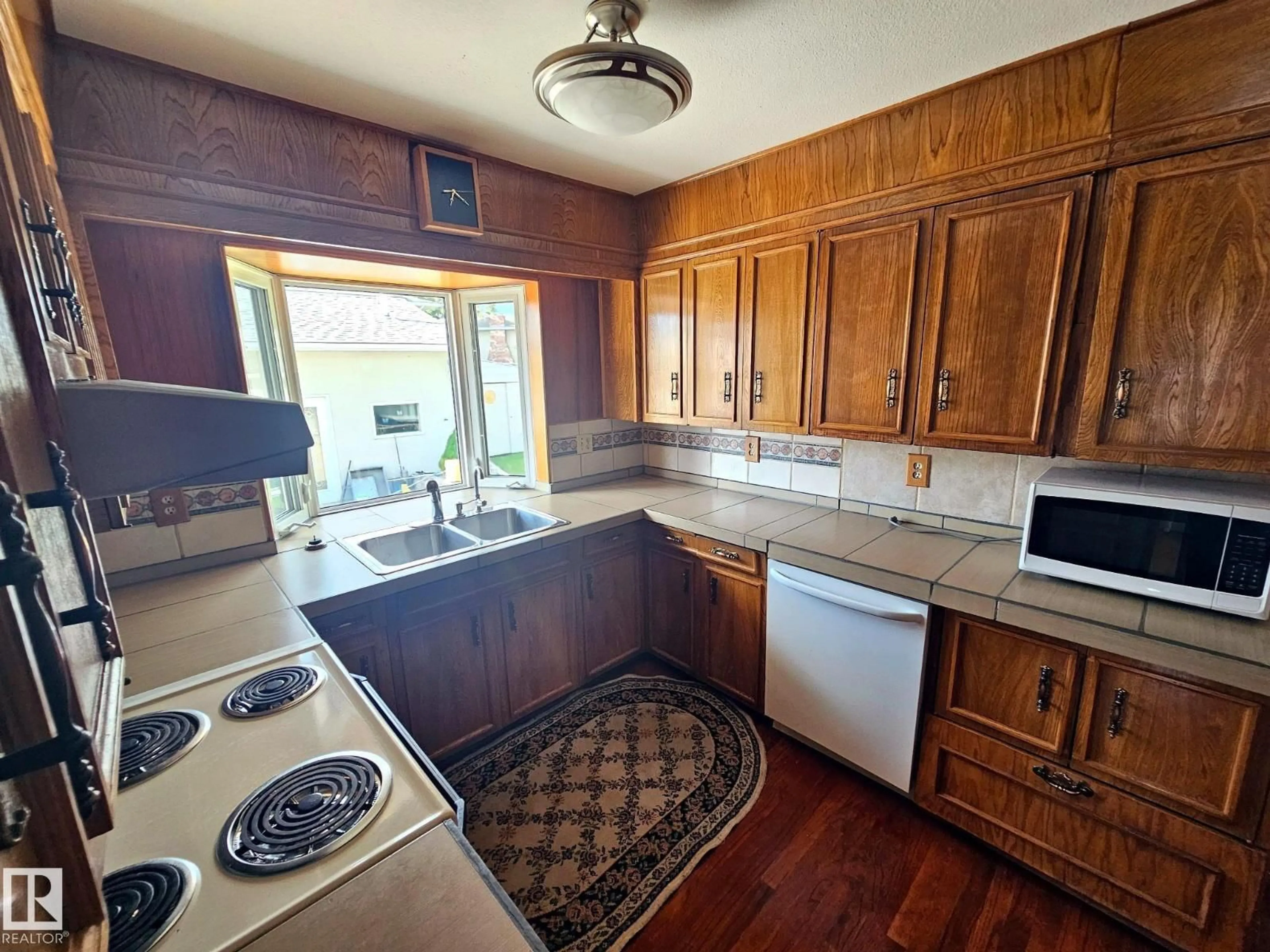 Standard kitchen, unknown for 7612 40 AV, Edmonton Alberta T6X0X5