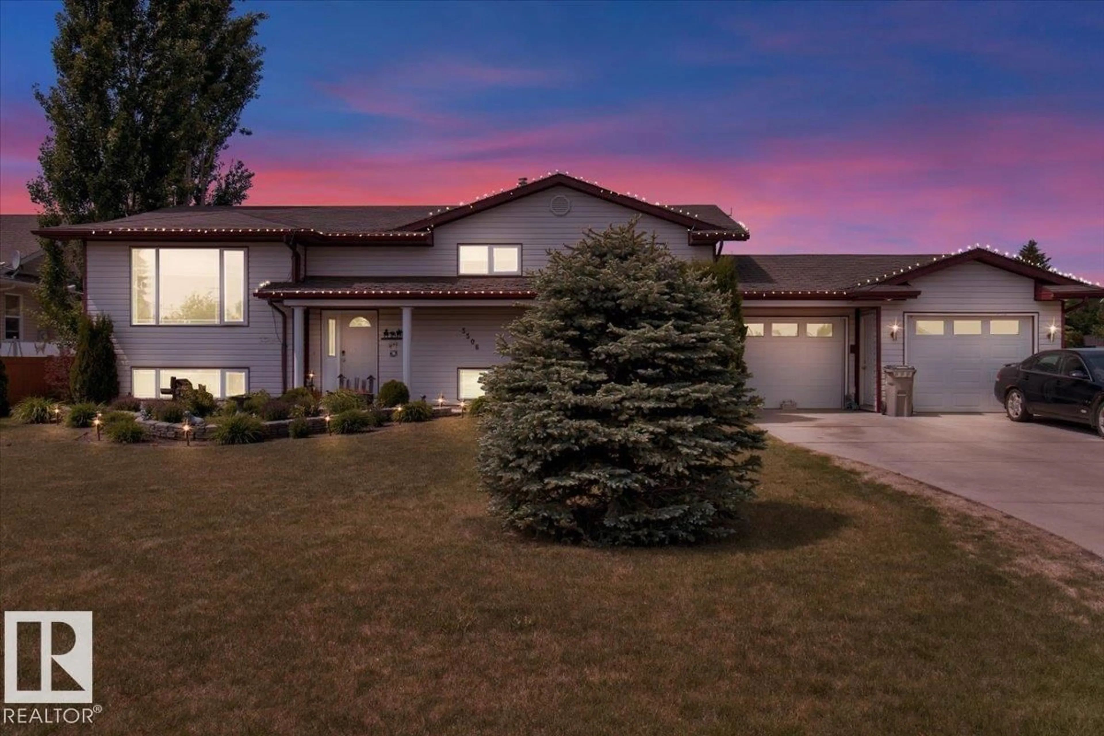 Home with vinyl exterior material, street for 5506 53 ST, Mundare Alberta T0B3H0