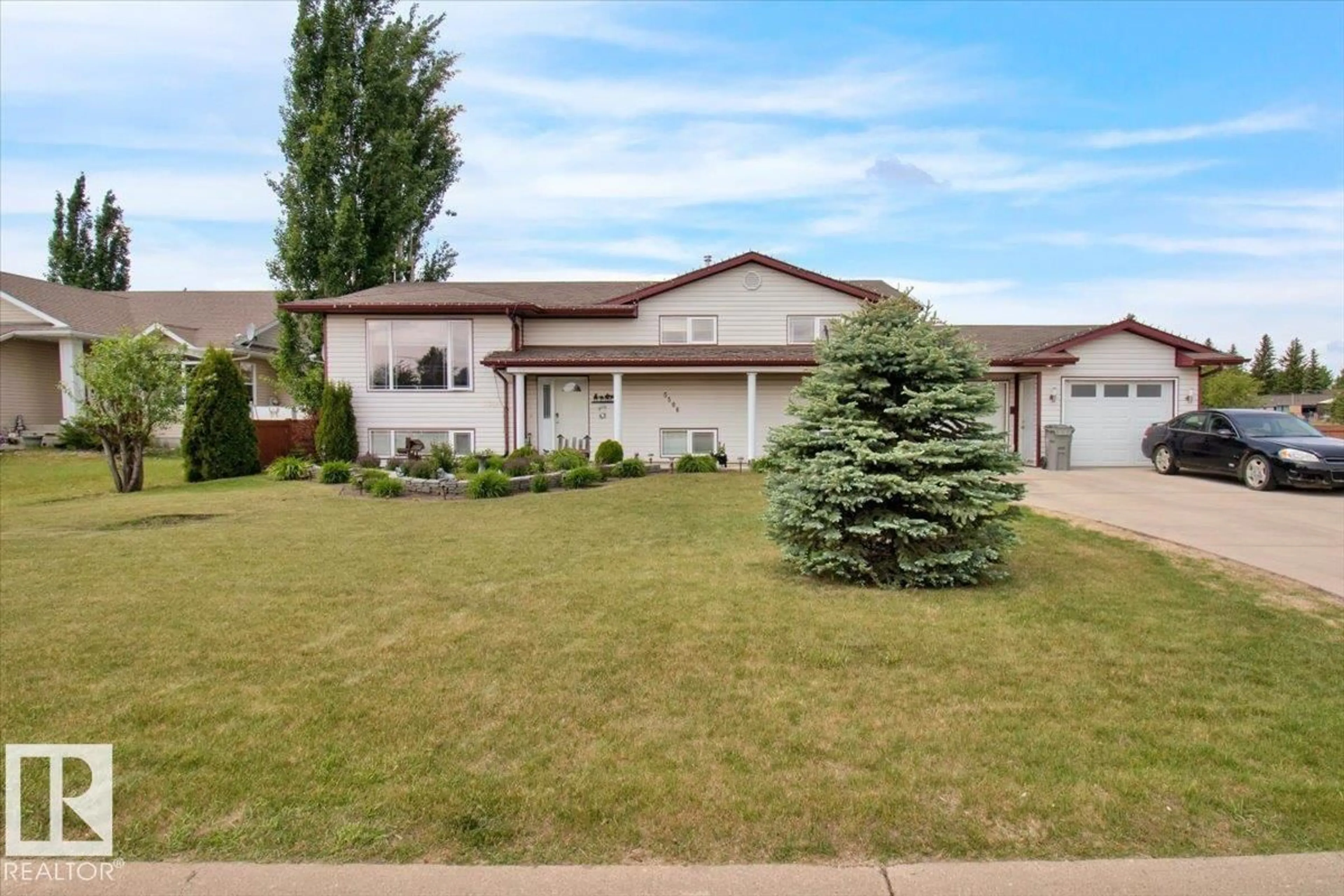 Home with vinyl exterior material, street for 5506 53 ST, Mundare Alberta T0B3H0