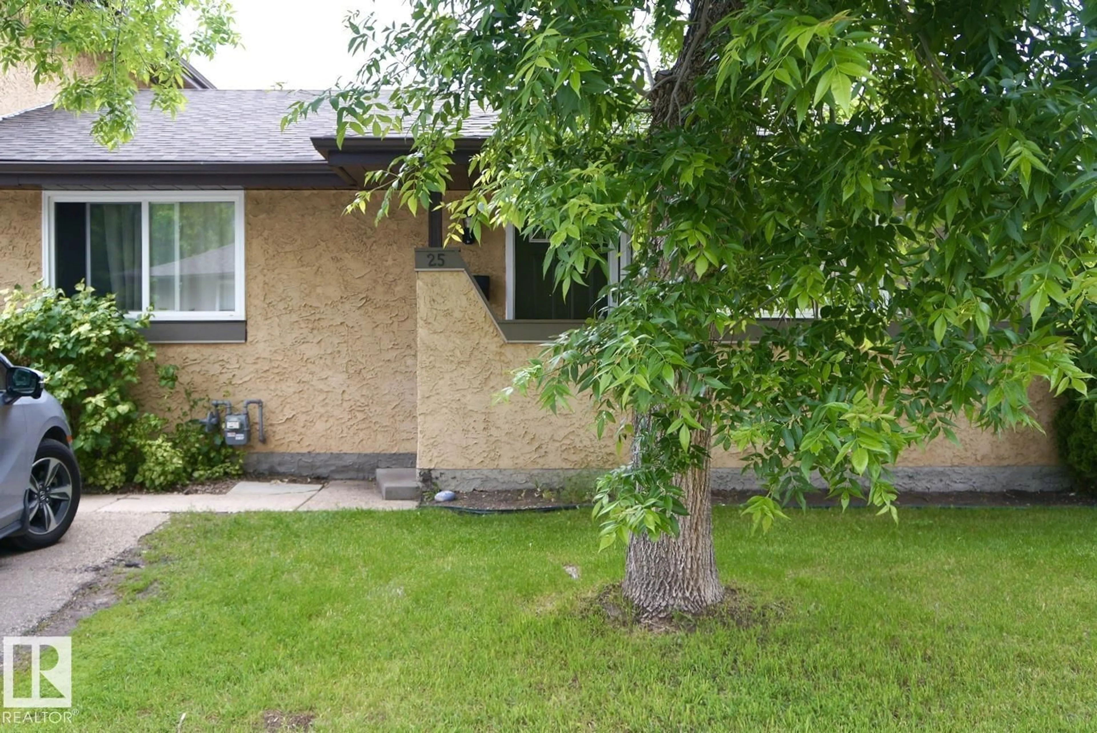 Patio, street for #25 - 8930 99 AV, Fort Saskatchewan Alberta T8L3L1