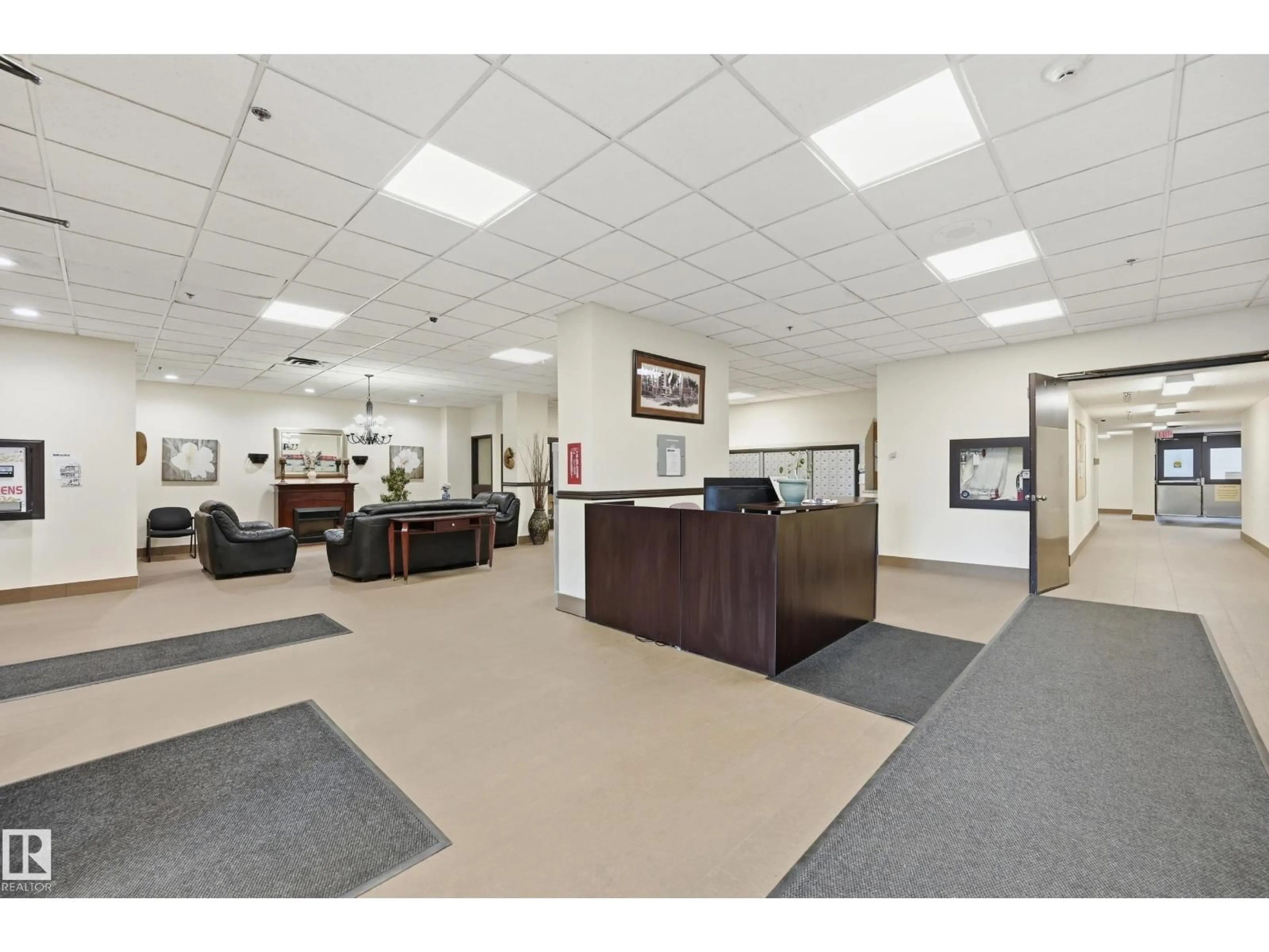Lobby for 200 10149 SASKATCHEWAN DR NW, Edmonton Alberta T6E6B6