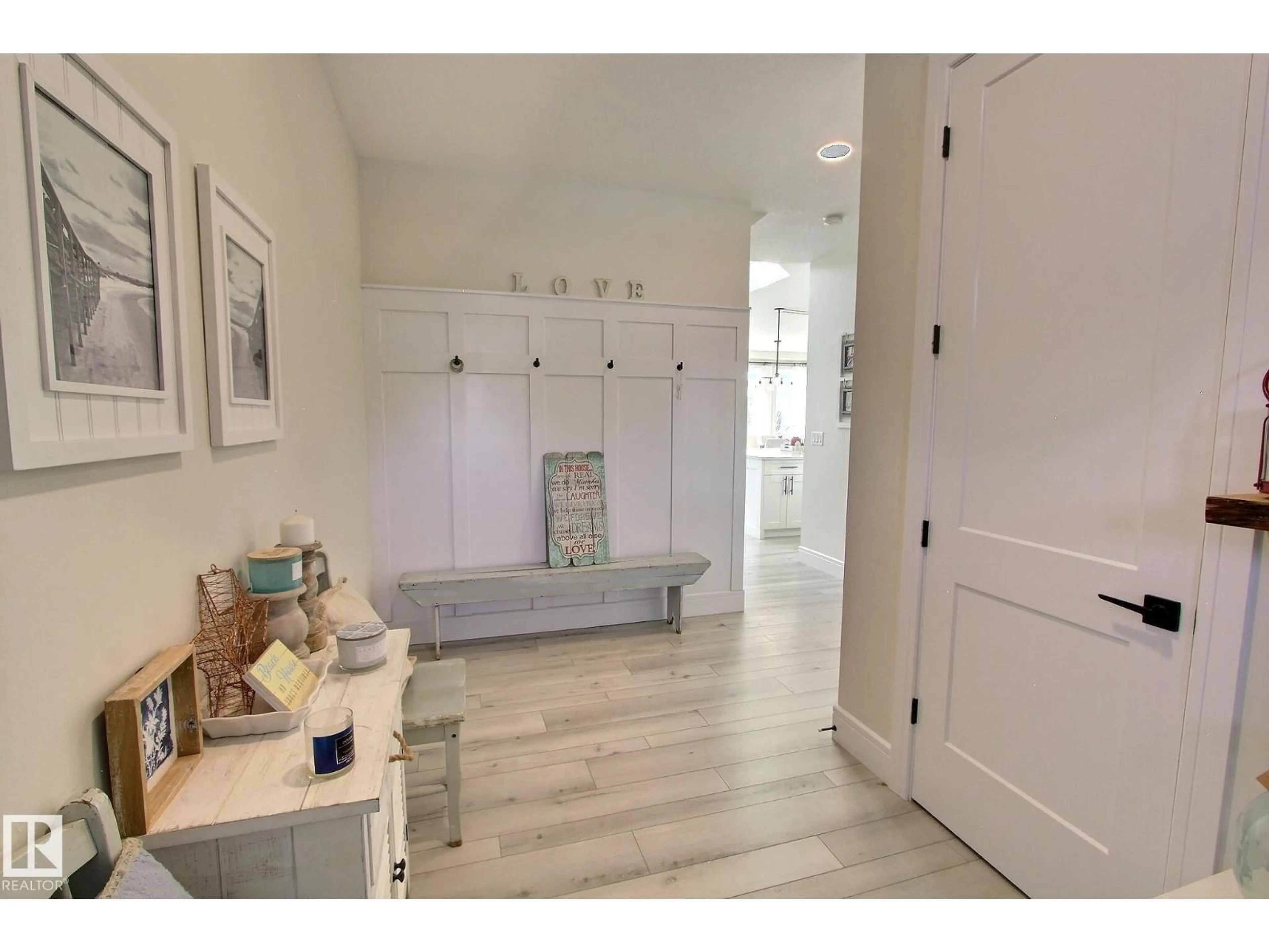 Indoor entryway for 35 GARNEAU GA, Spruce Grove Alberta T7X0M6