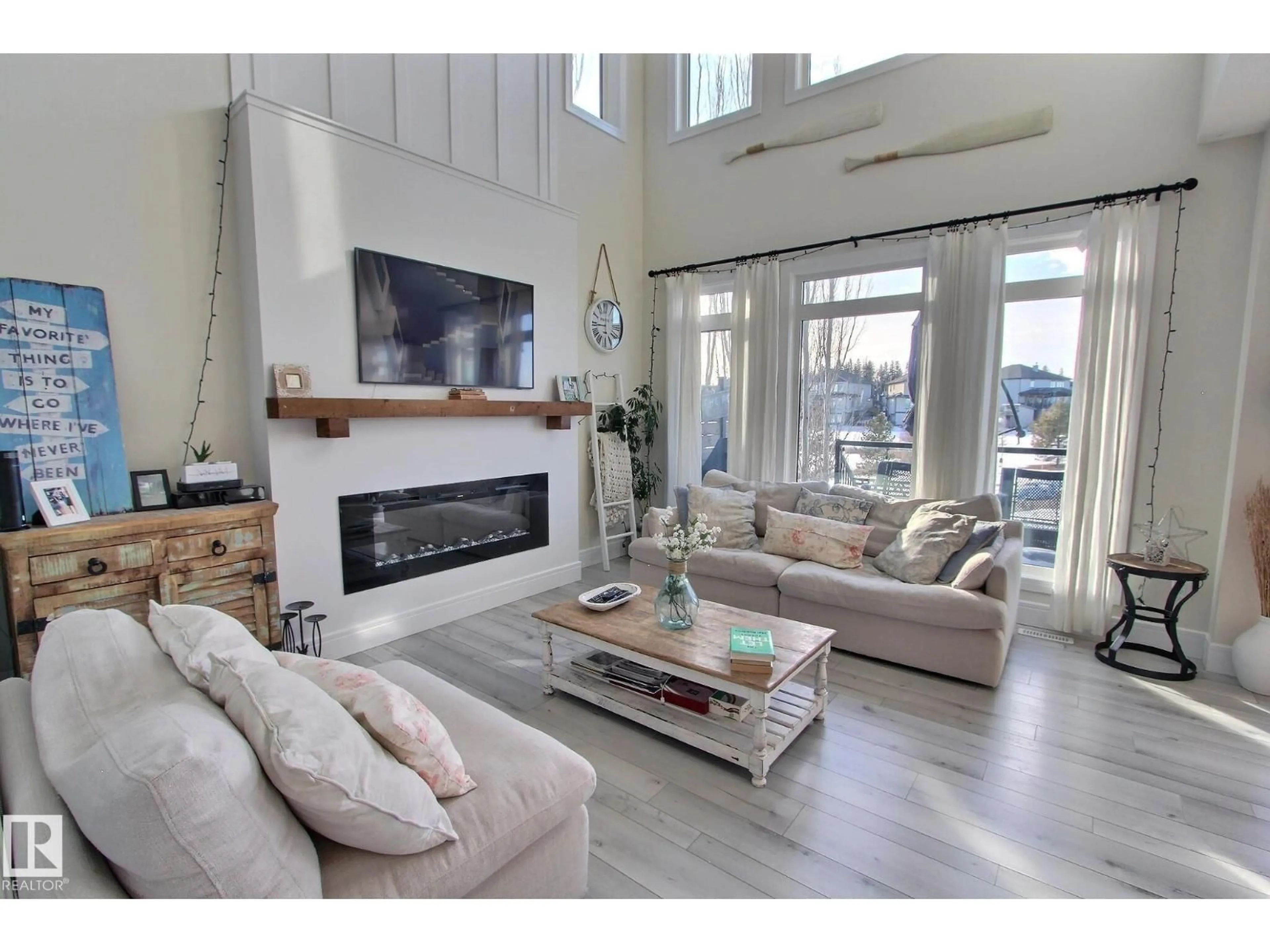 Living room with furniture, unknown for 35 GARNEAU GA, Spruce Grove Alberta T7X0M6