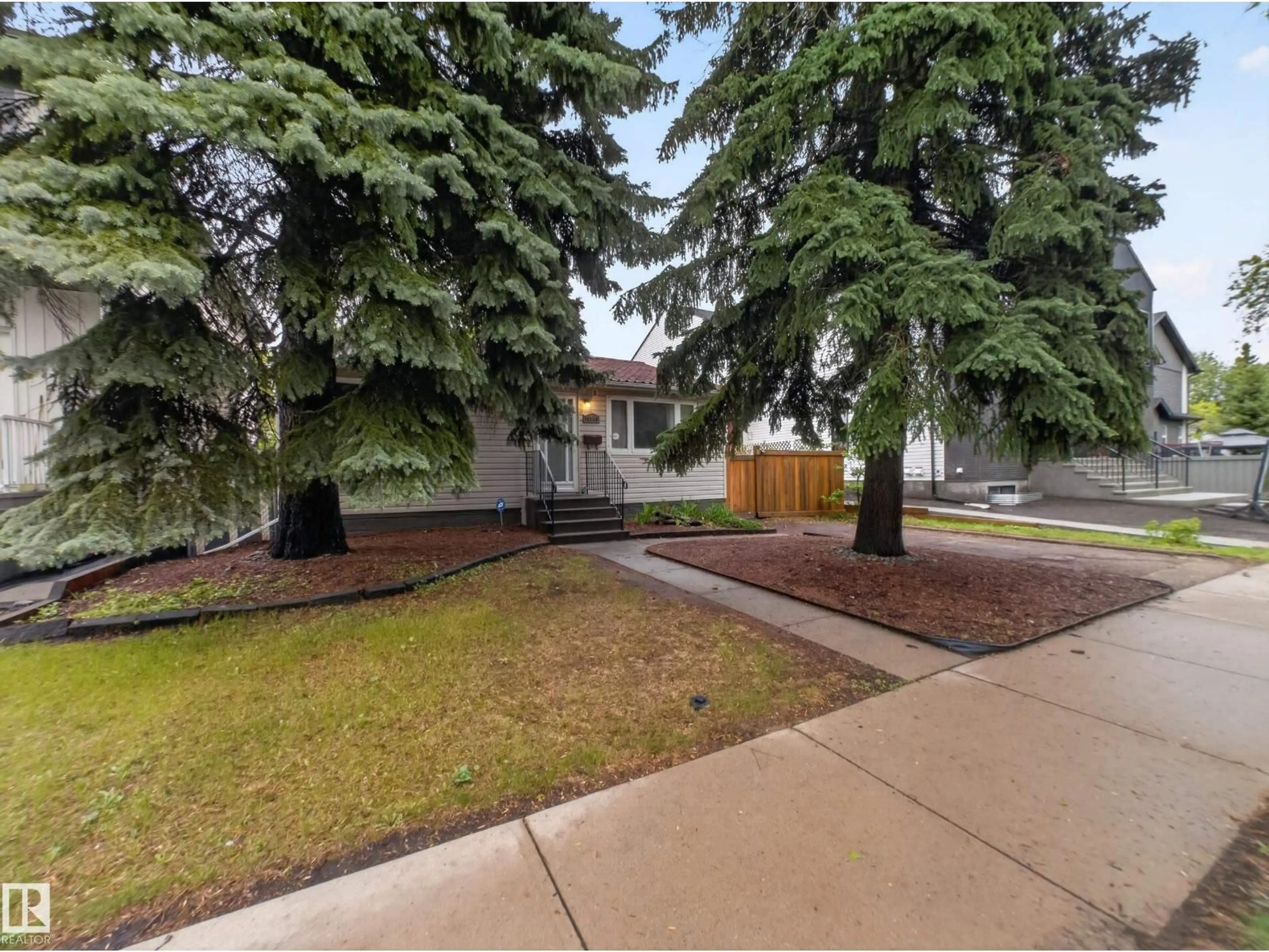 Unknown for 10809 150 ST, Edmonton Alberta T5P1R6