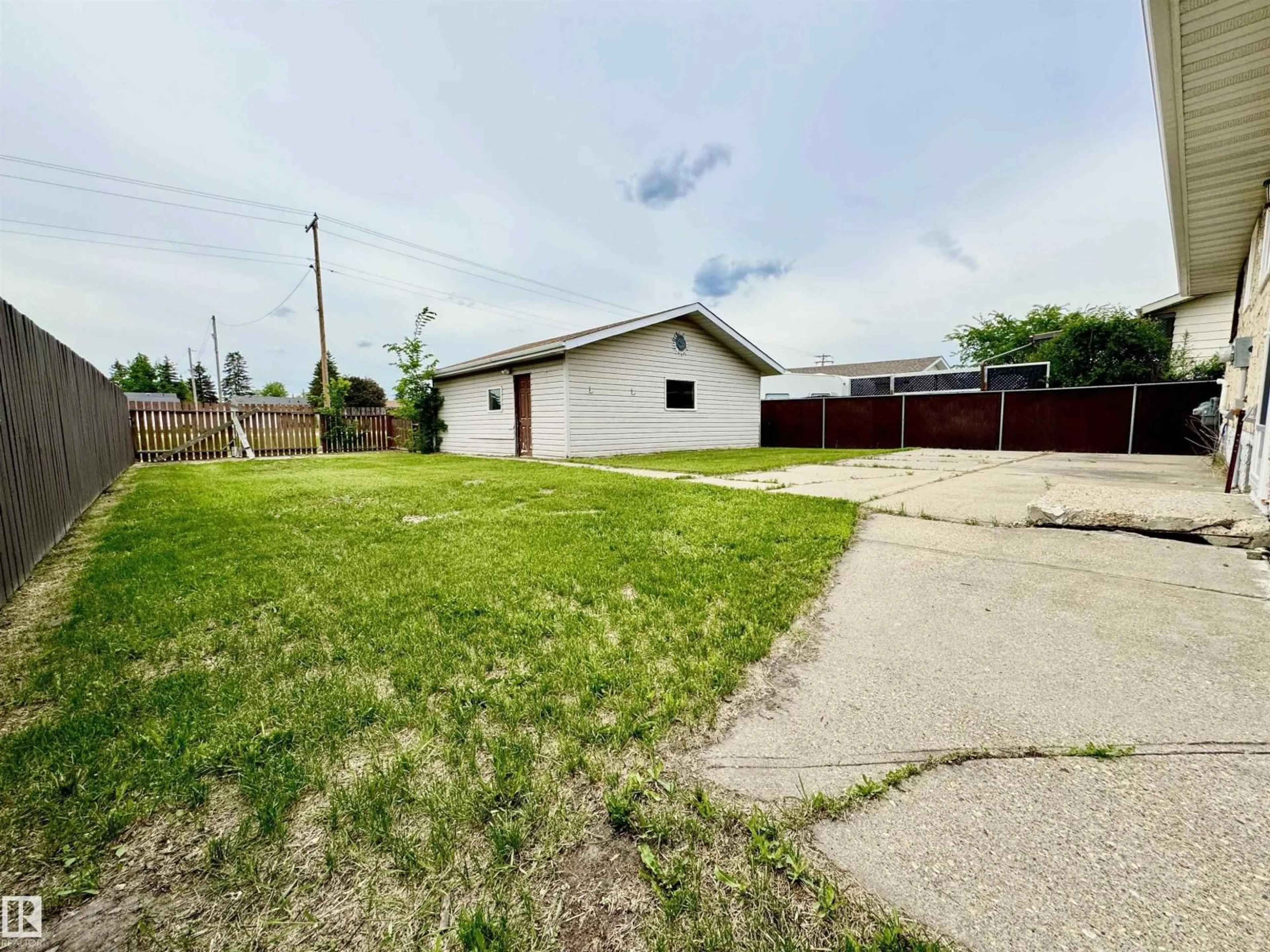 A pic from outside/outdoor area/front of a property/back of a property/a pic from drone, street for 5040 47 ST, Lamont Alberta T0B2R0