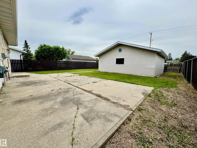 5040 47 ST, Lamont 3