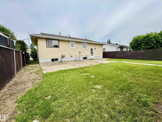 5040 47 ST, Lamont 4