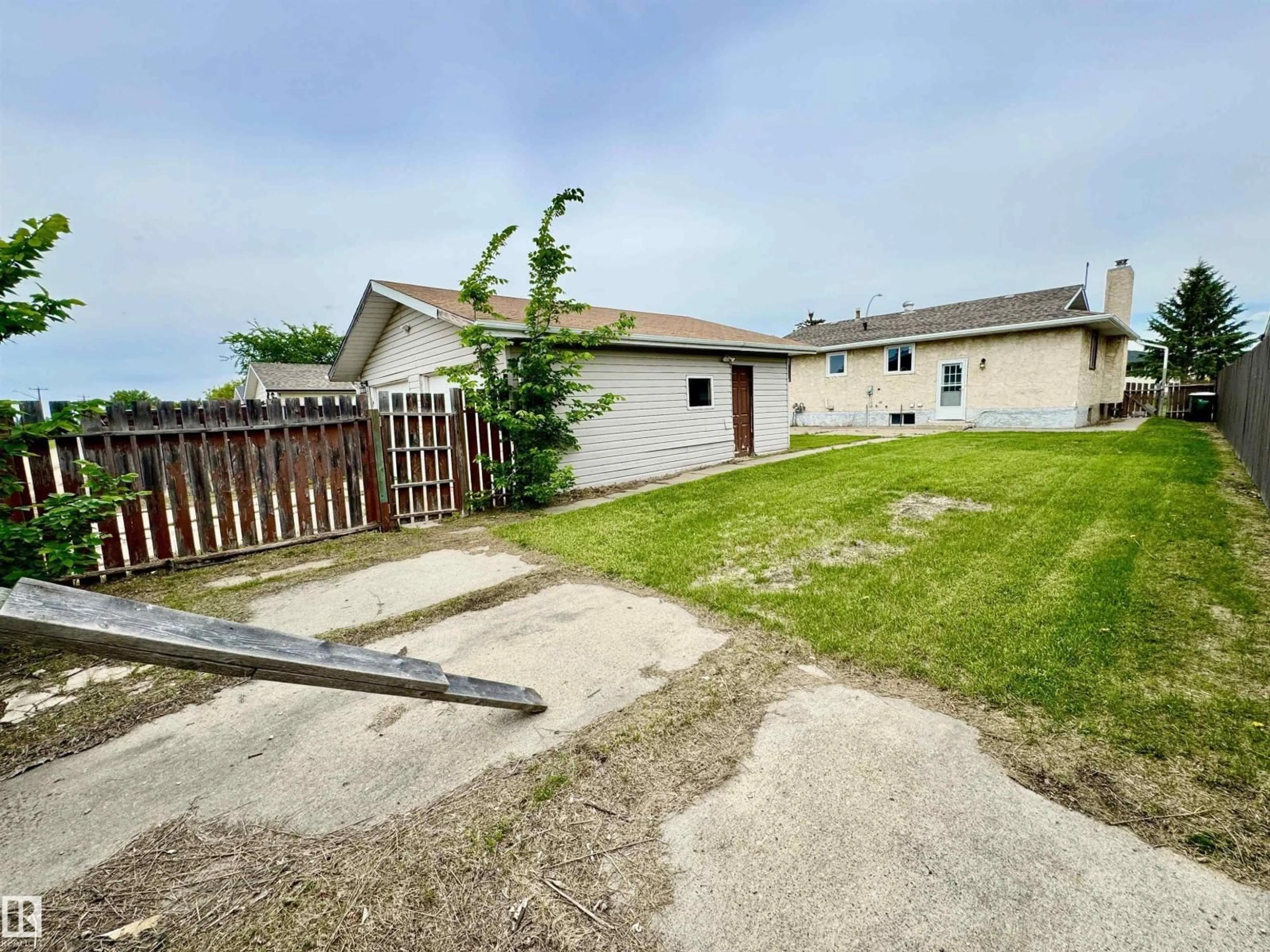 A pic from outside/outdoor area/front of a property/back of a property/a pic from drone, street for 5040 47 ST, Lamont Alberta T0B2R0