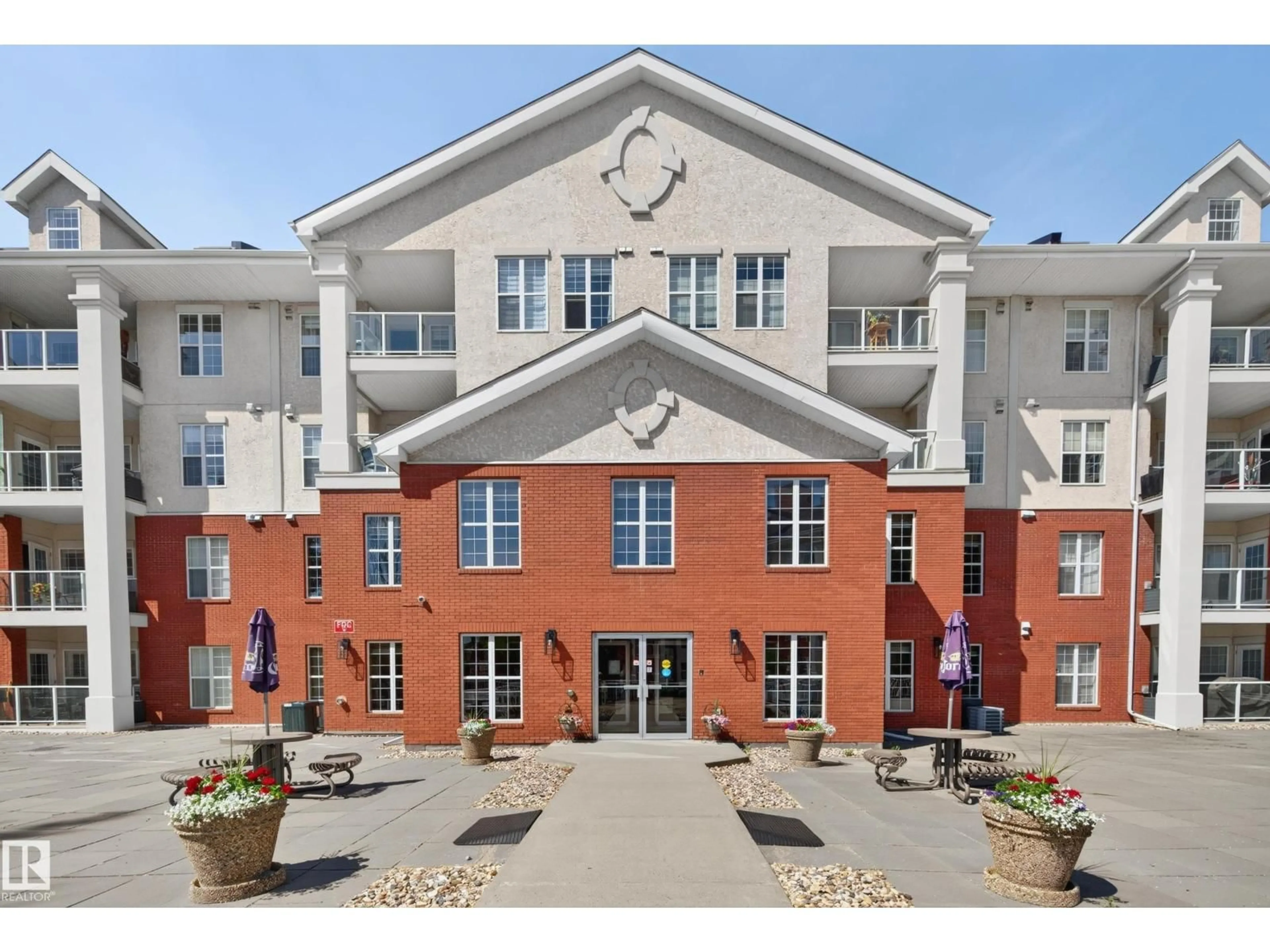 Indoor foyer for 45 - 238 INGLEWOOD DR, St. Albert Alberta T8N0B6