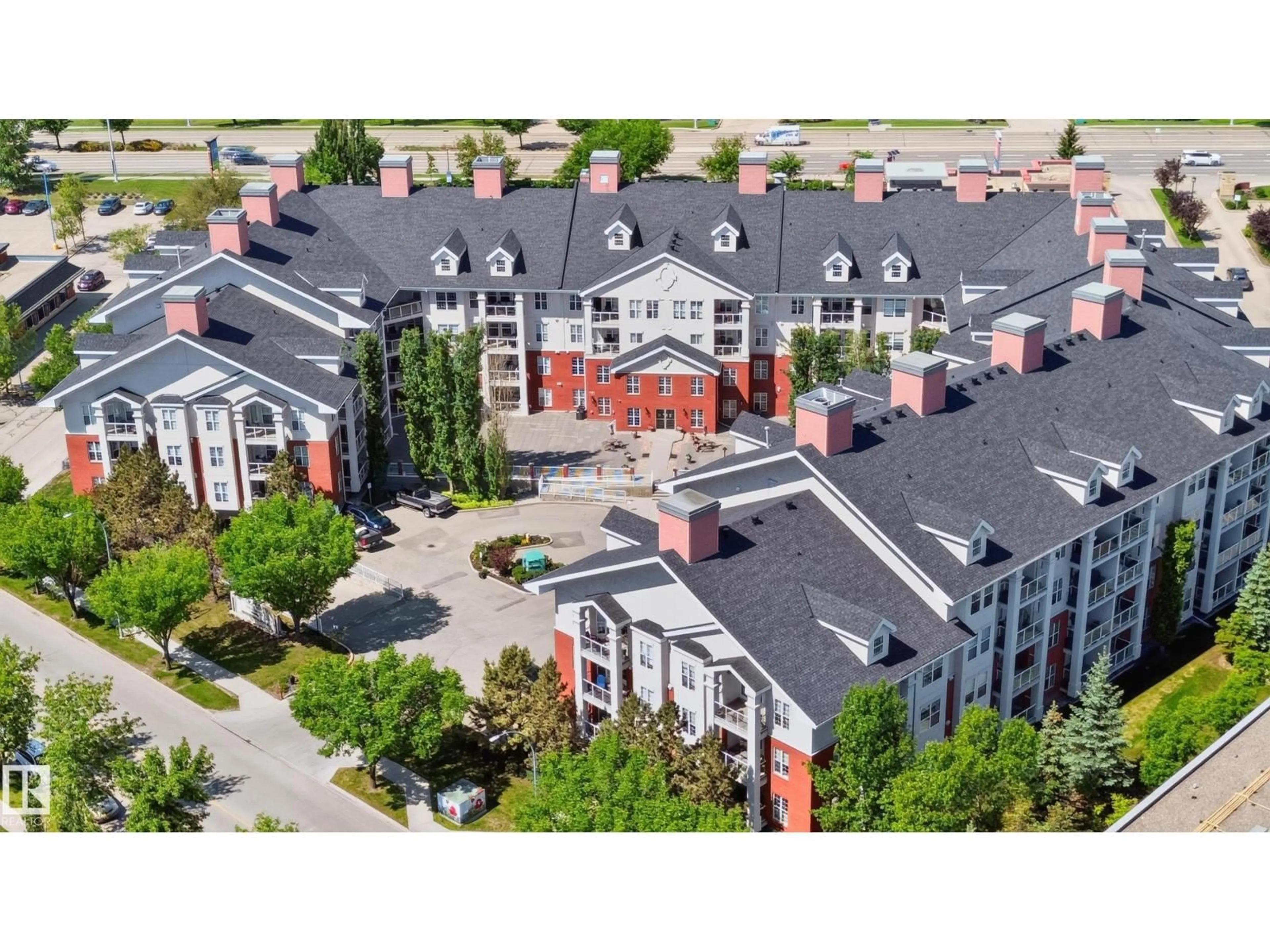 A pic from outside/outdoor area/front of a property/back of a property/a pic from drone, building for 45 - 238 INGLEWOOD DR, St. Albert Alberta T8N0B6