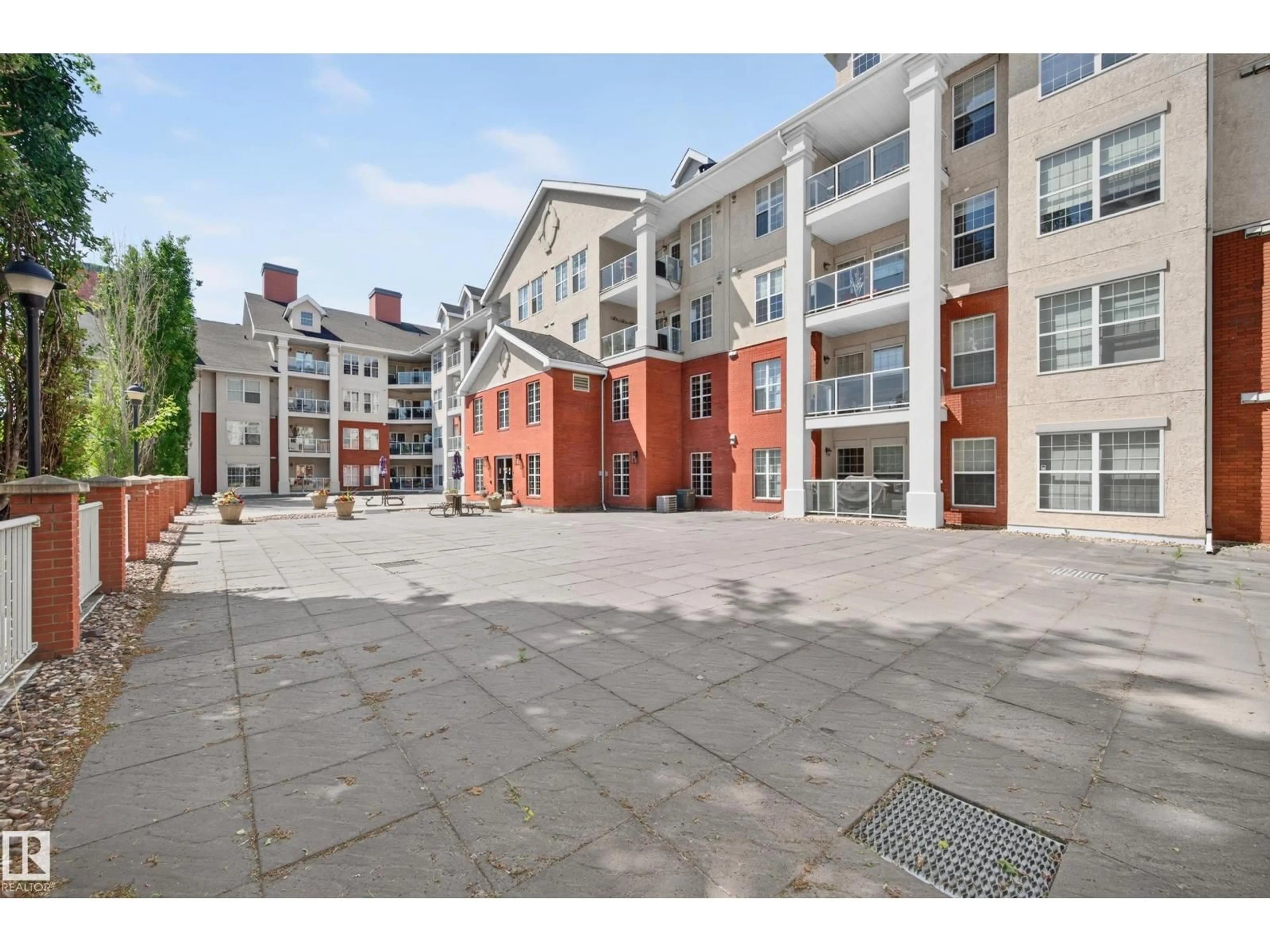 Patio, street for 45 - 238 INGLEWOOD DR, St. Albert Alberta T8N0B6