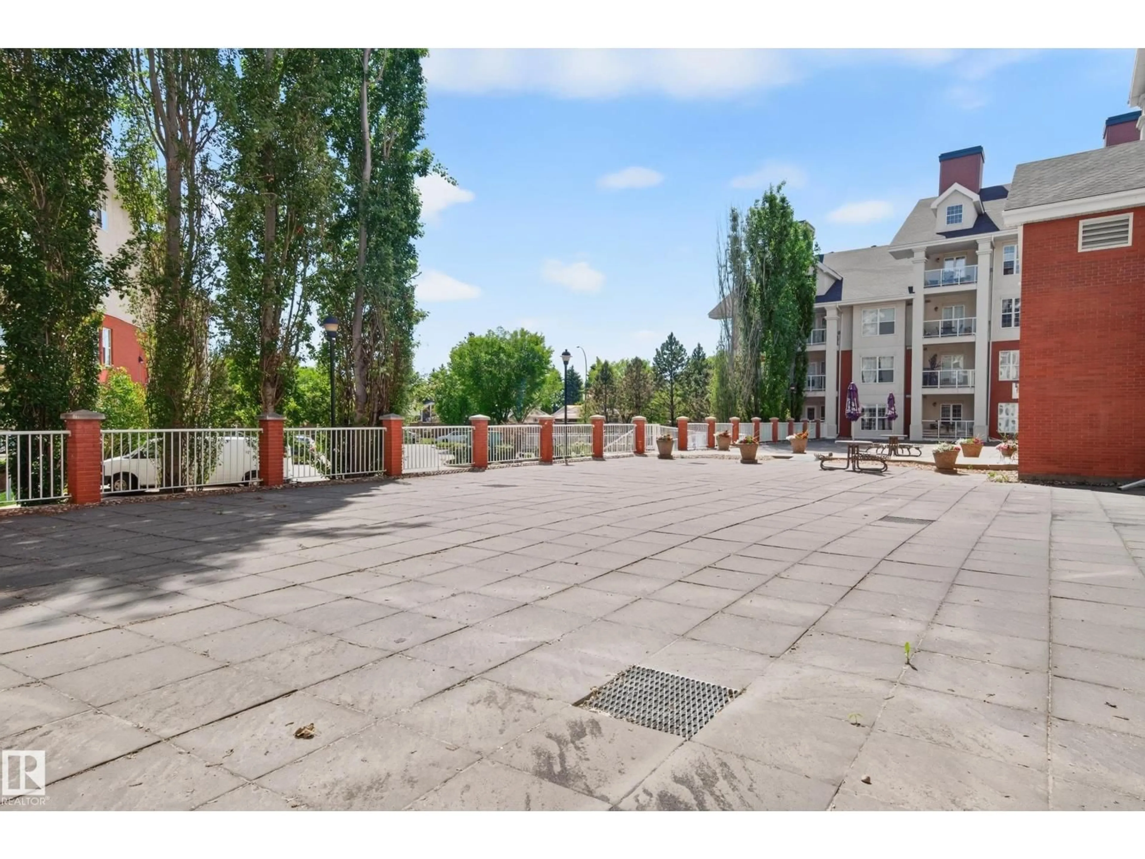 Patio, street for 45 - 238 INGLEWOOD DR, St. Albert Alberta T8N0B6