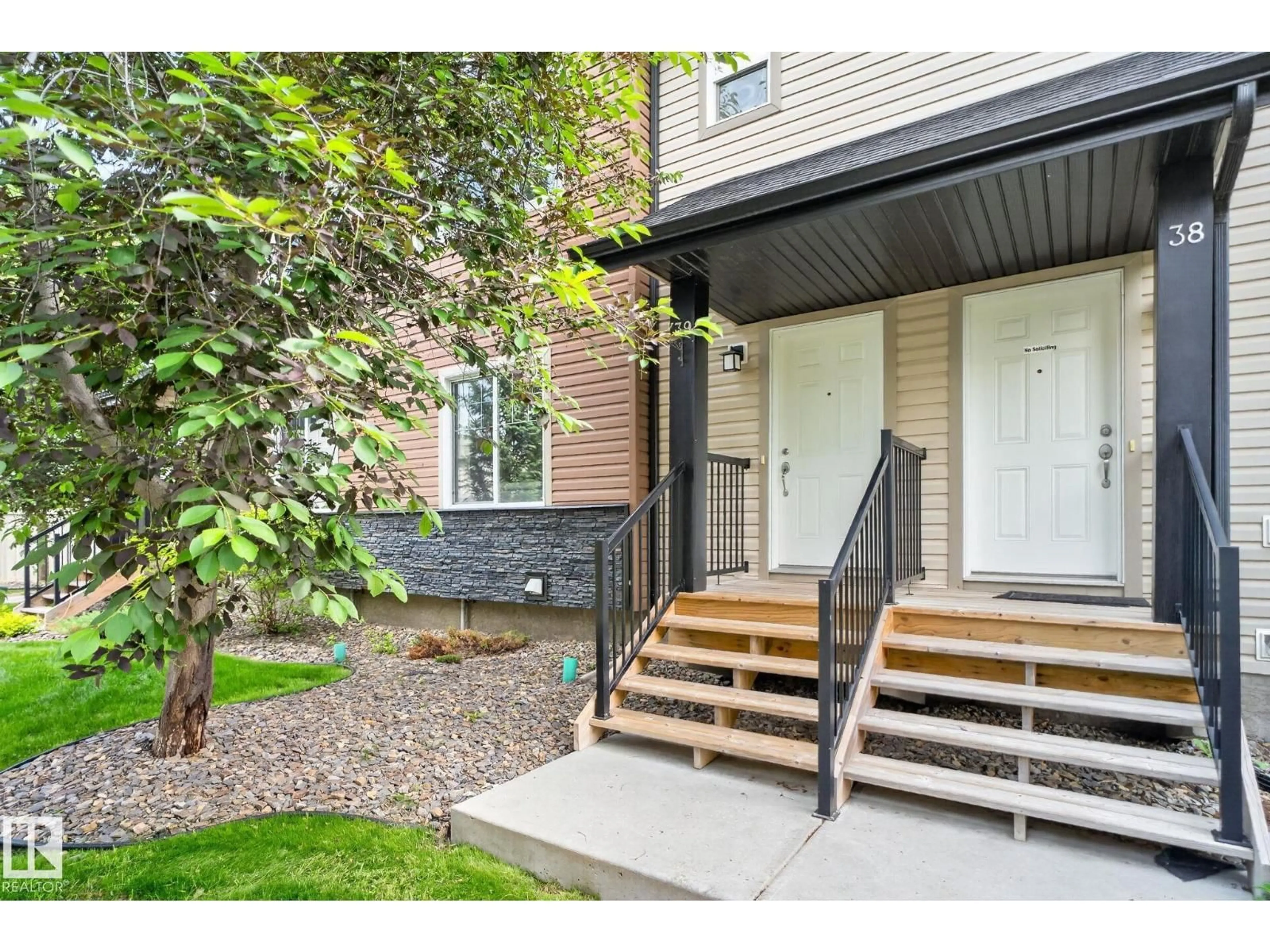 Indoor entryway for 39 - 8716 179 AV, Edmonton Alberta T5Z0J3