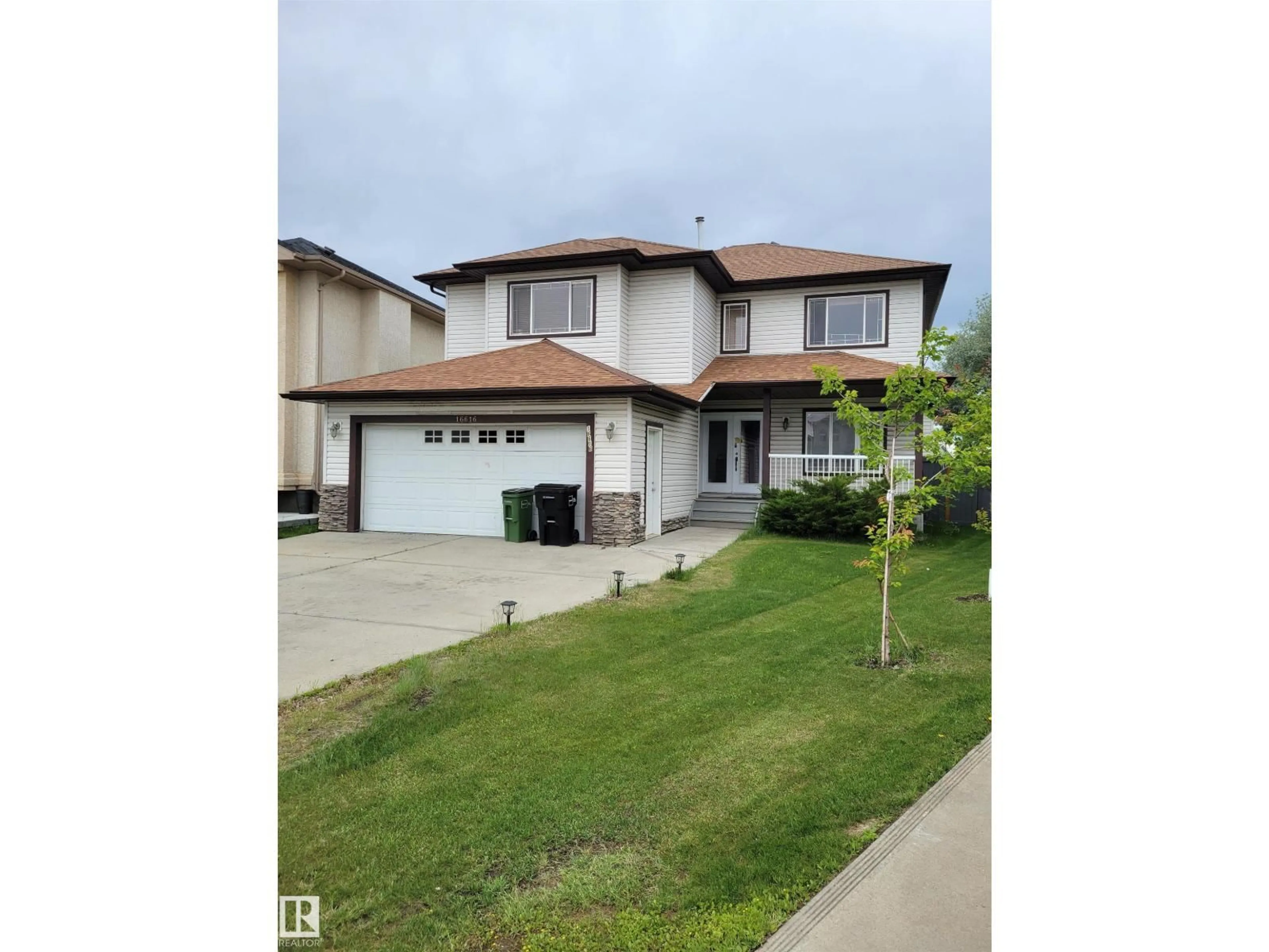 A pic from outside/outdoor area/front of a property/back of a property/a pic from drone, street for 16616 70 ST NW, Edmonton Alberta T5Z3Z8