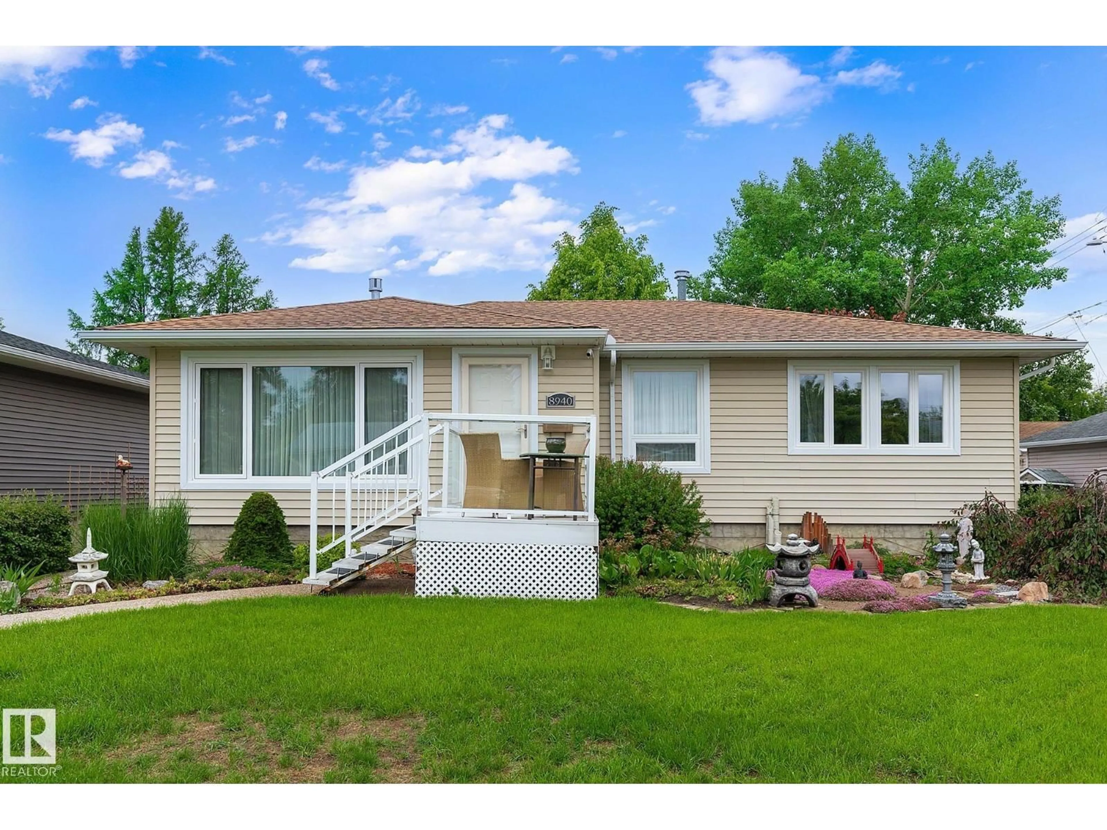 Home with vinyl exterior material, unknown for 8940 147 ST, Edmonton Alberta T5R0Y3