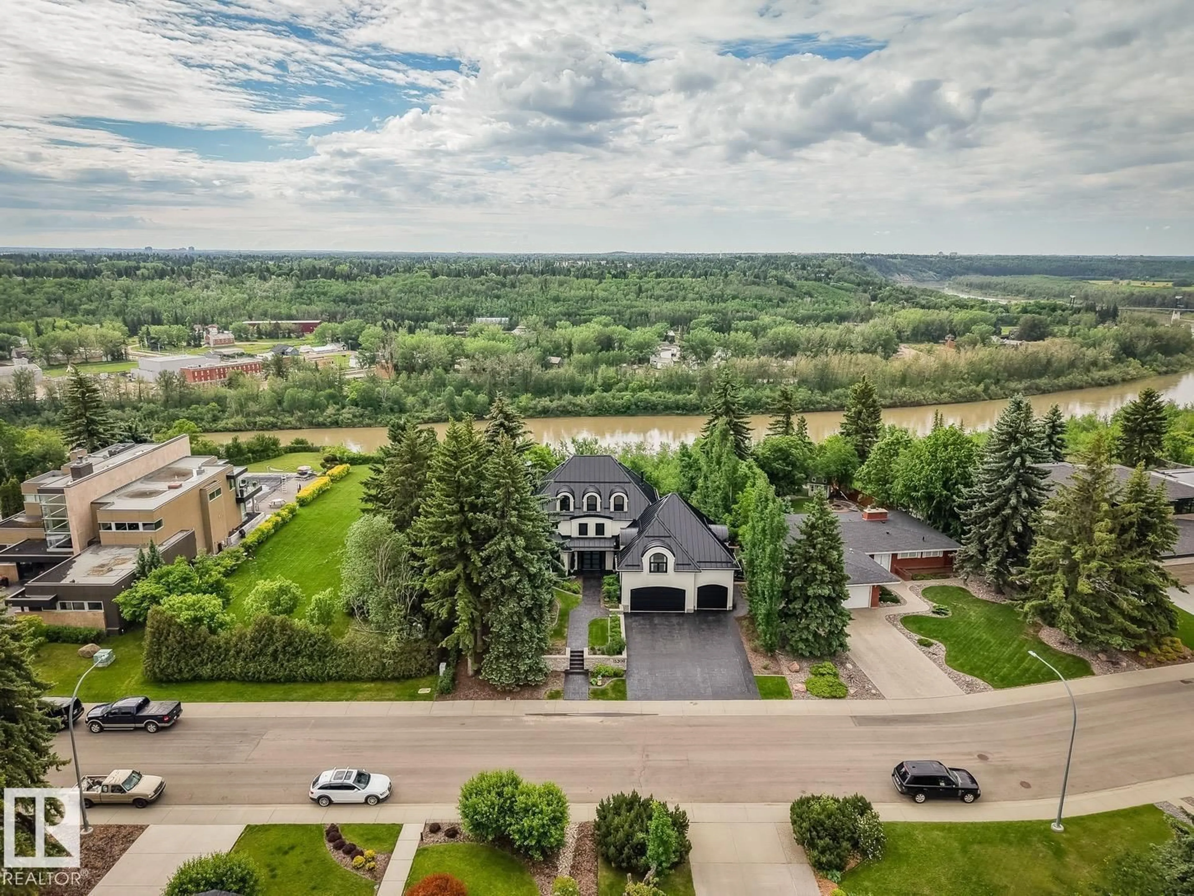 A pic from outside/outdoor area/front of a property/back of a property/a pic from drone, unknown for 15309 RIO TERRACE DR, Edmonton Alberta T5R5M6