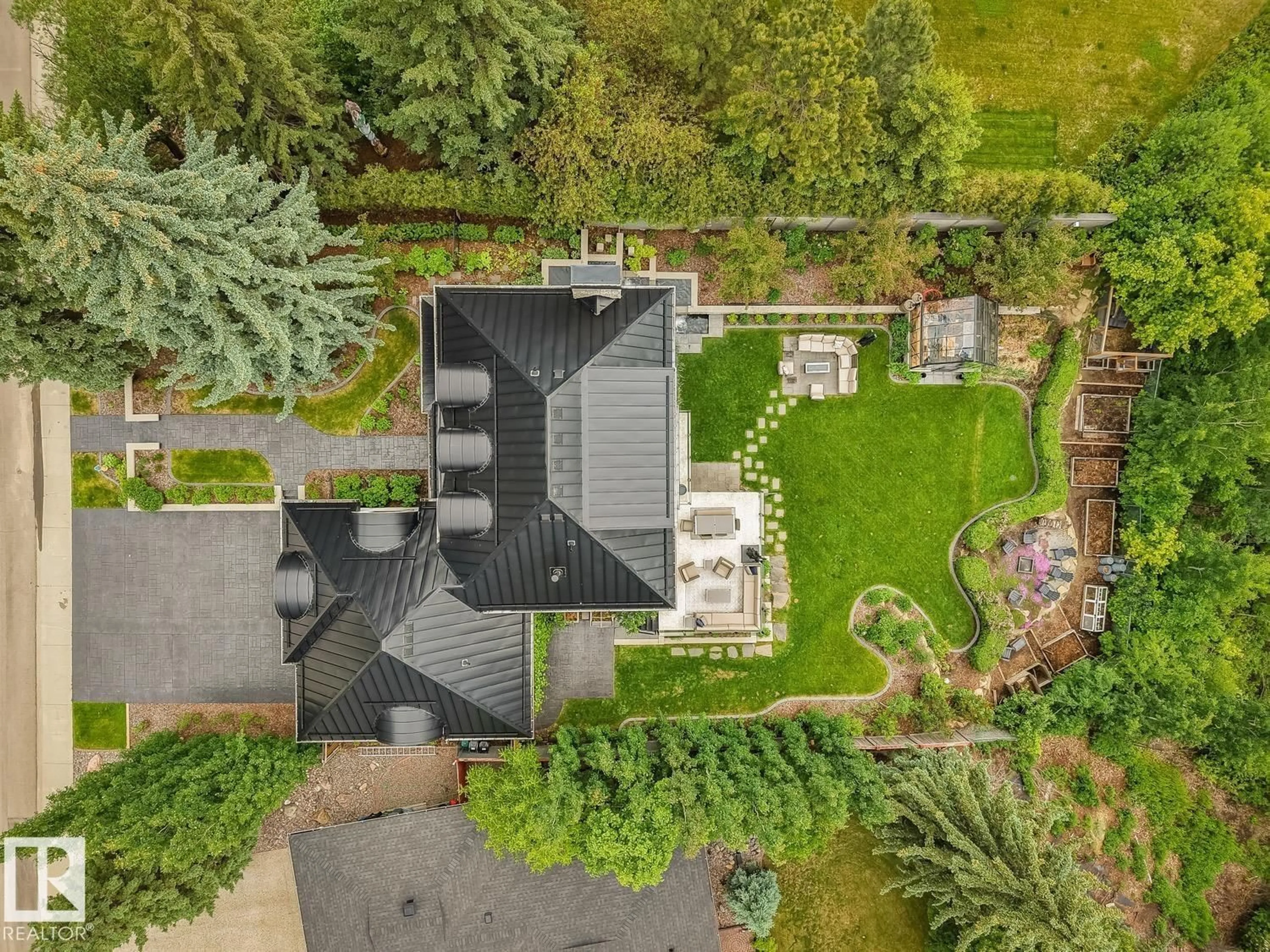 A pic from outside/outdoor area/front of a property/back of a property/a pic from drone, unknown for 15309 RIO TERRACE DR, Edmonton Alberta T5R5M6