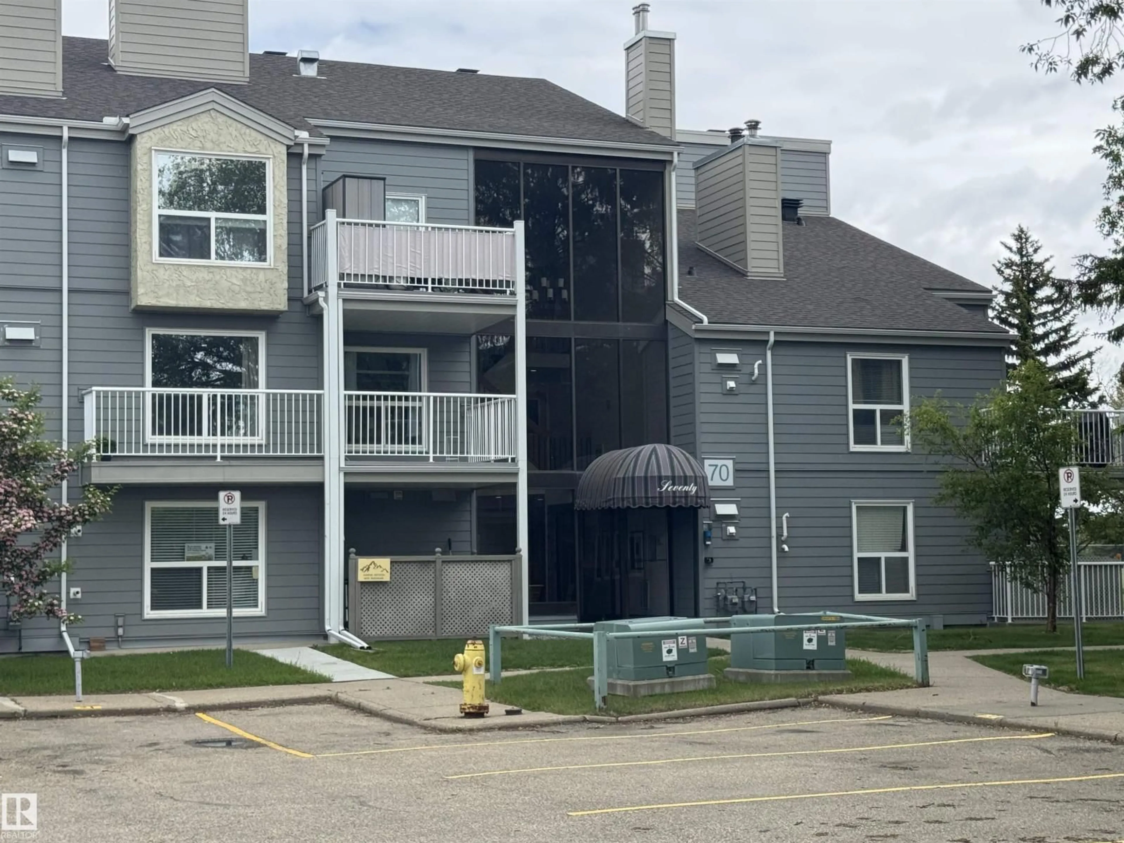 A pic from outside/outdoor area/front of a property/back of a property/a pic from drone, unknown for 303 ALPINE PL, St. Albert Alberta T8N3Y2