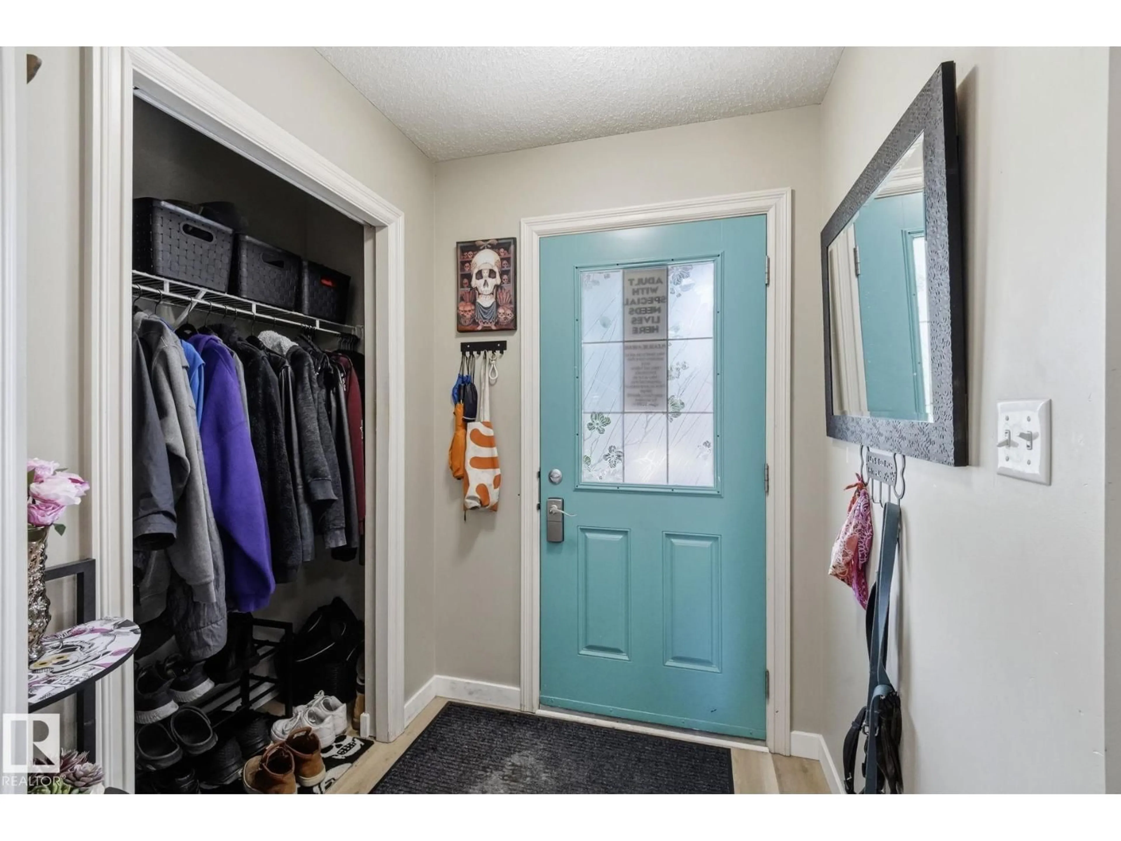 Indoor entryway for 28 WELLINGTON PL, Fort Saskatchewan Alberta T8L0G3