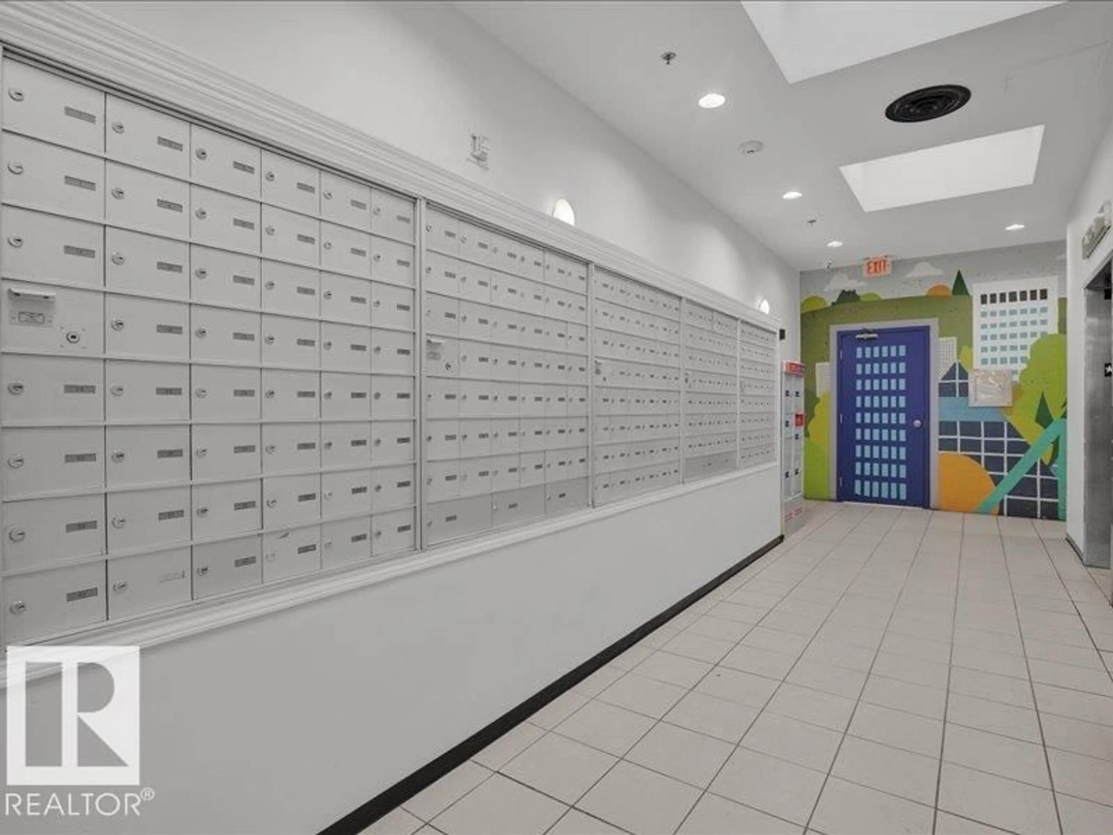 Indoor foyer for 10024 - 708 JASPER AV, Edmonton Alberta T5J1R9