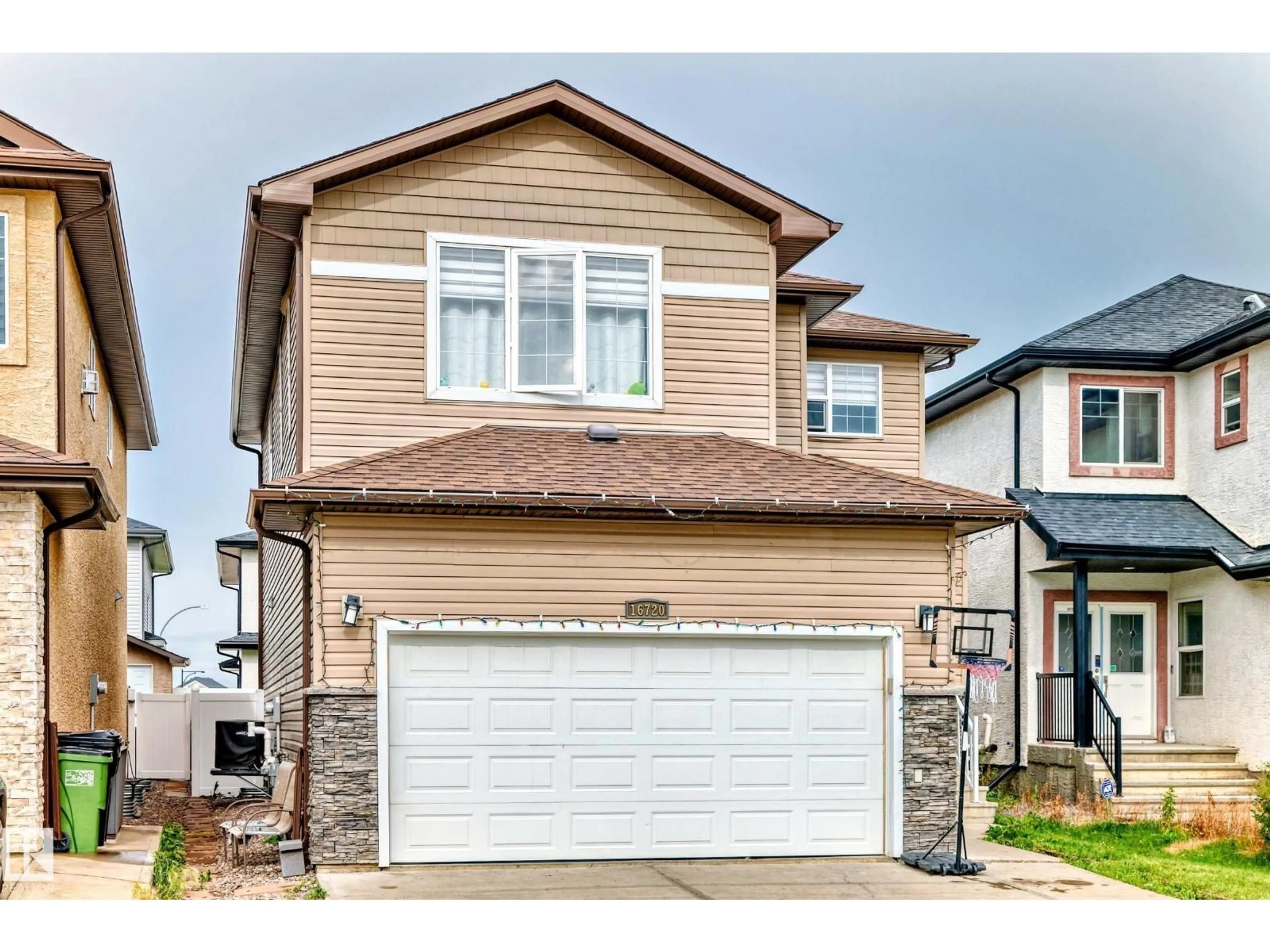 Home with vinyl exterior material, street for NW - 16720 61 ST, Edmonton Alberta T5Y0W6