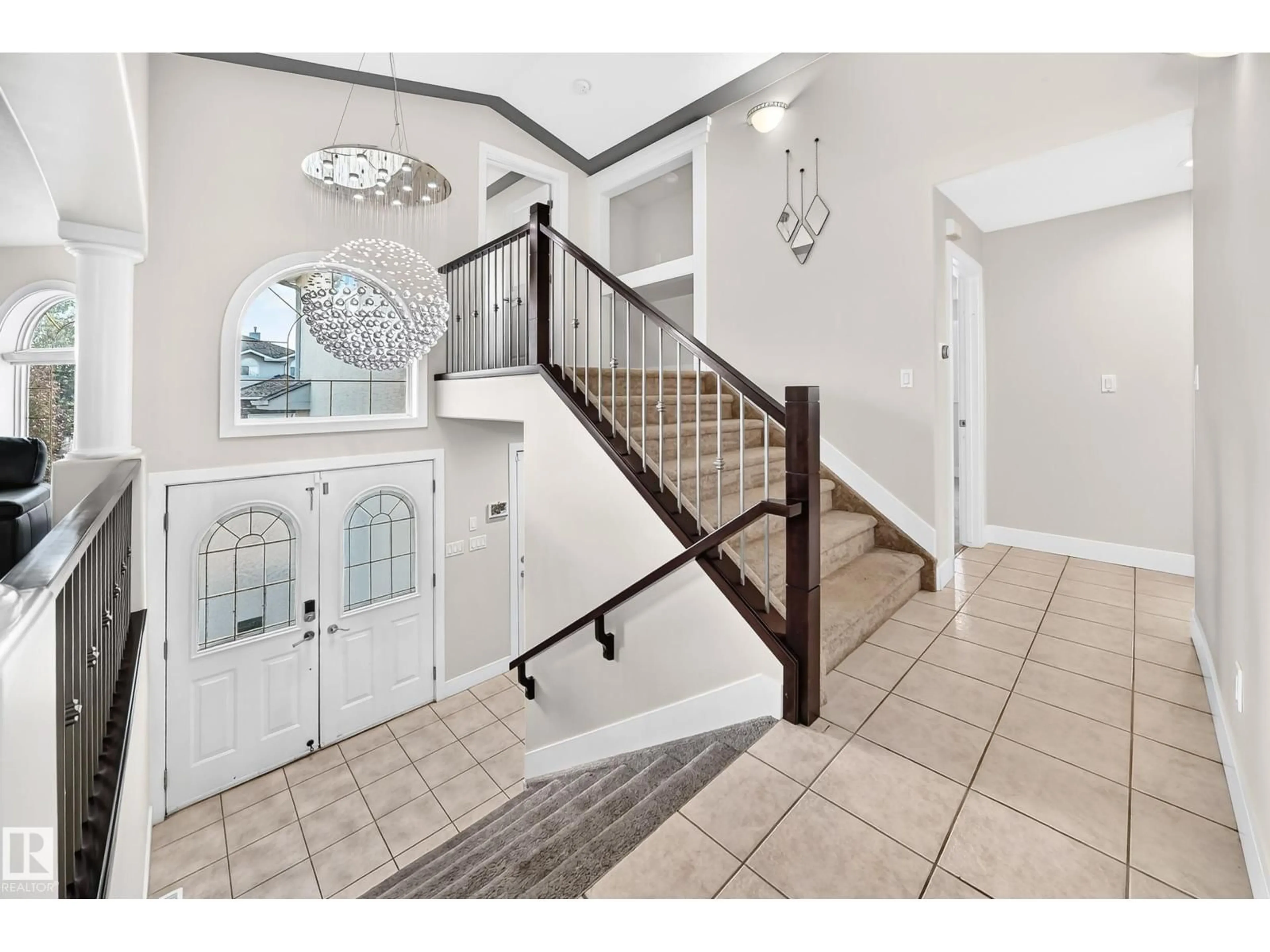 Indoor entryway for NW - 16124 76 ST, Edmonton Alberta T5Z3R8