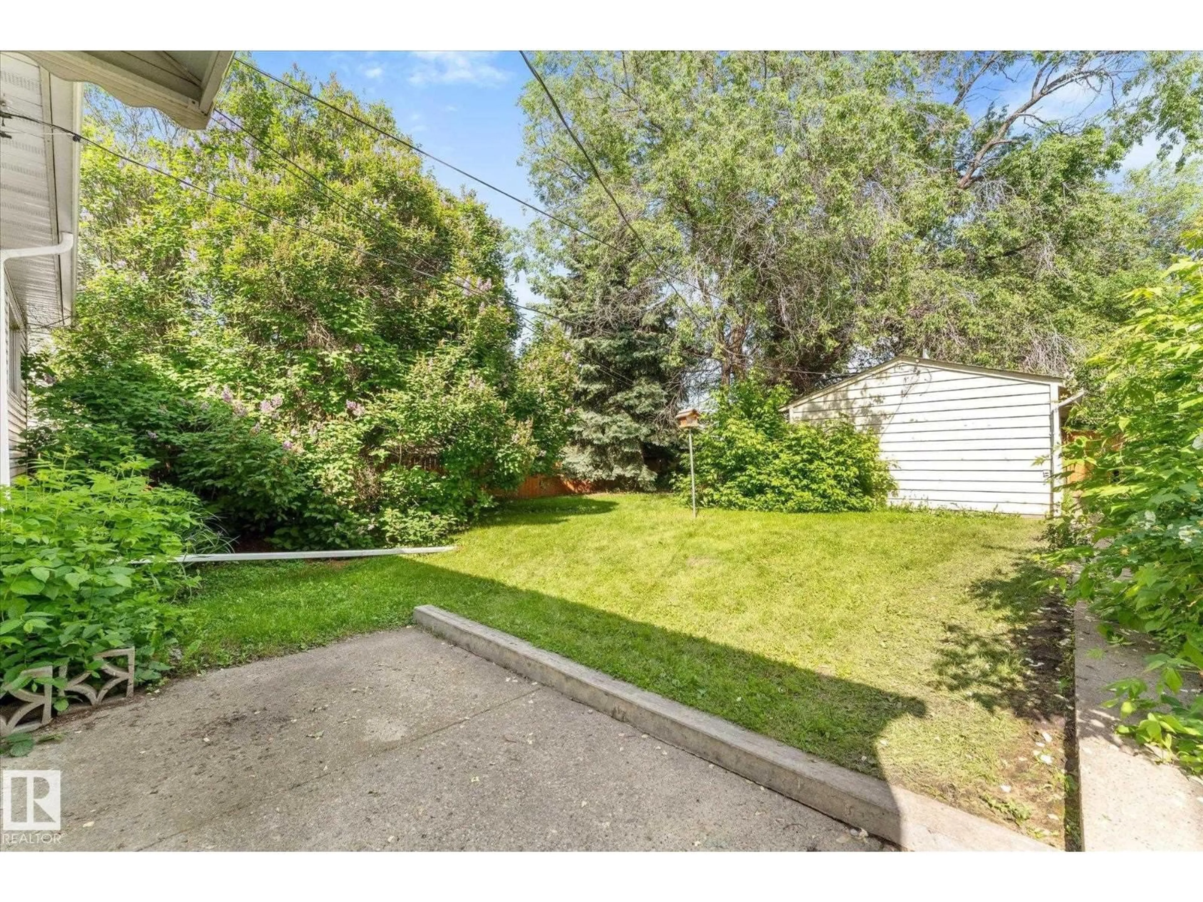 A pic from outside/outdoor area/front of a property/back of a property/a pic from drone, street for 9315 86 ST, Edmonton Alberta T6C3E6