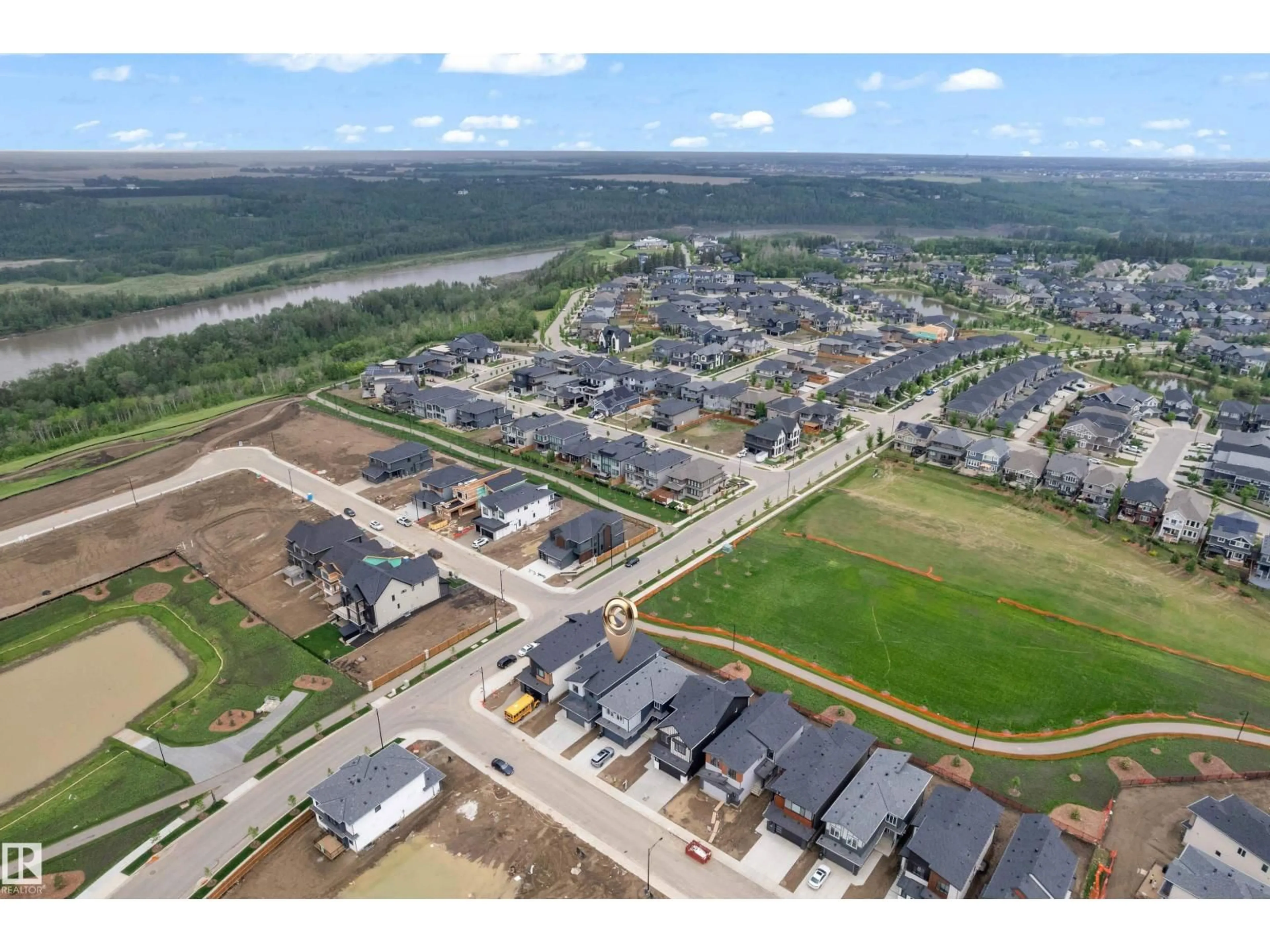 A pic from outside/outdoor area/front of a property/back of a property/a pic from drone, street for 7677 KIMIWAN CR, Edmonton Alberta T6W5W2