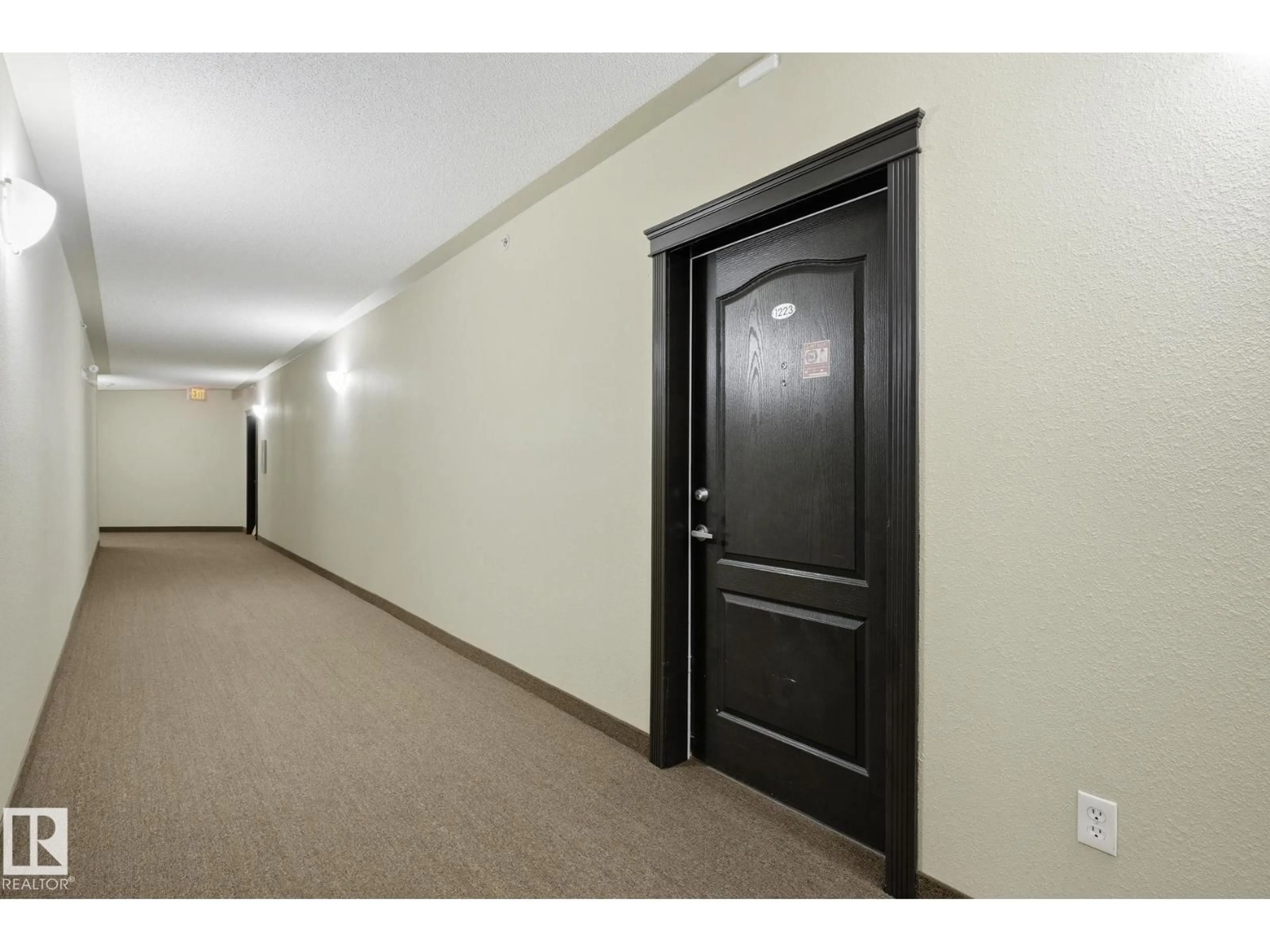 Indoor foyer for 9363 - 1223 SIMPSON DR, Edmonton Alberta T6R0N2
