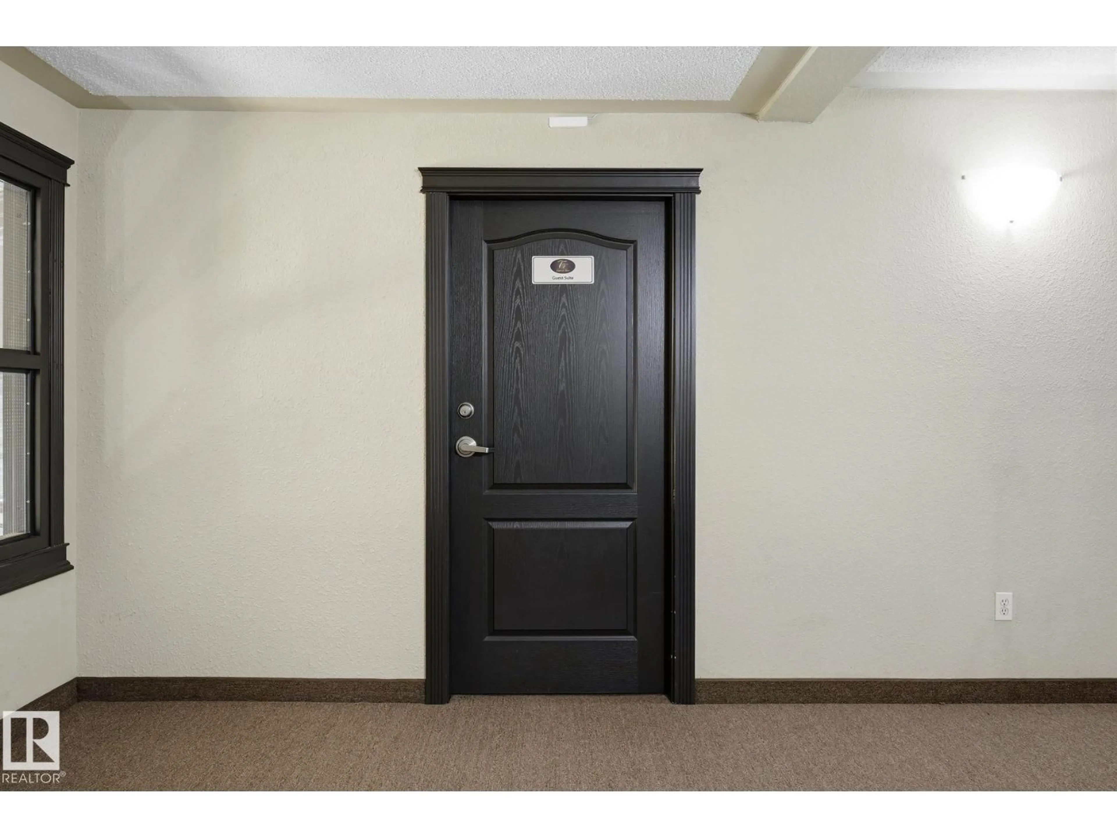 Indoor foyer for 9363 - 1223 SIMPSON DR, Edmonton Alberta T6R0N2