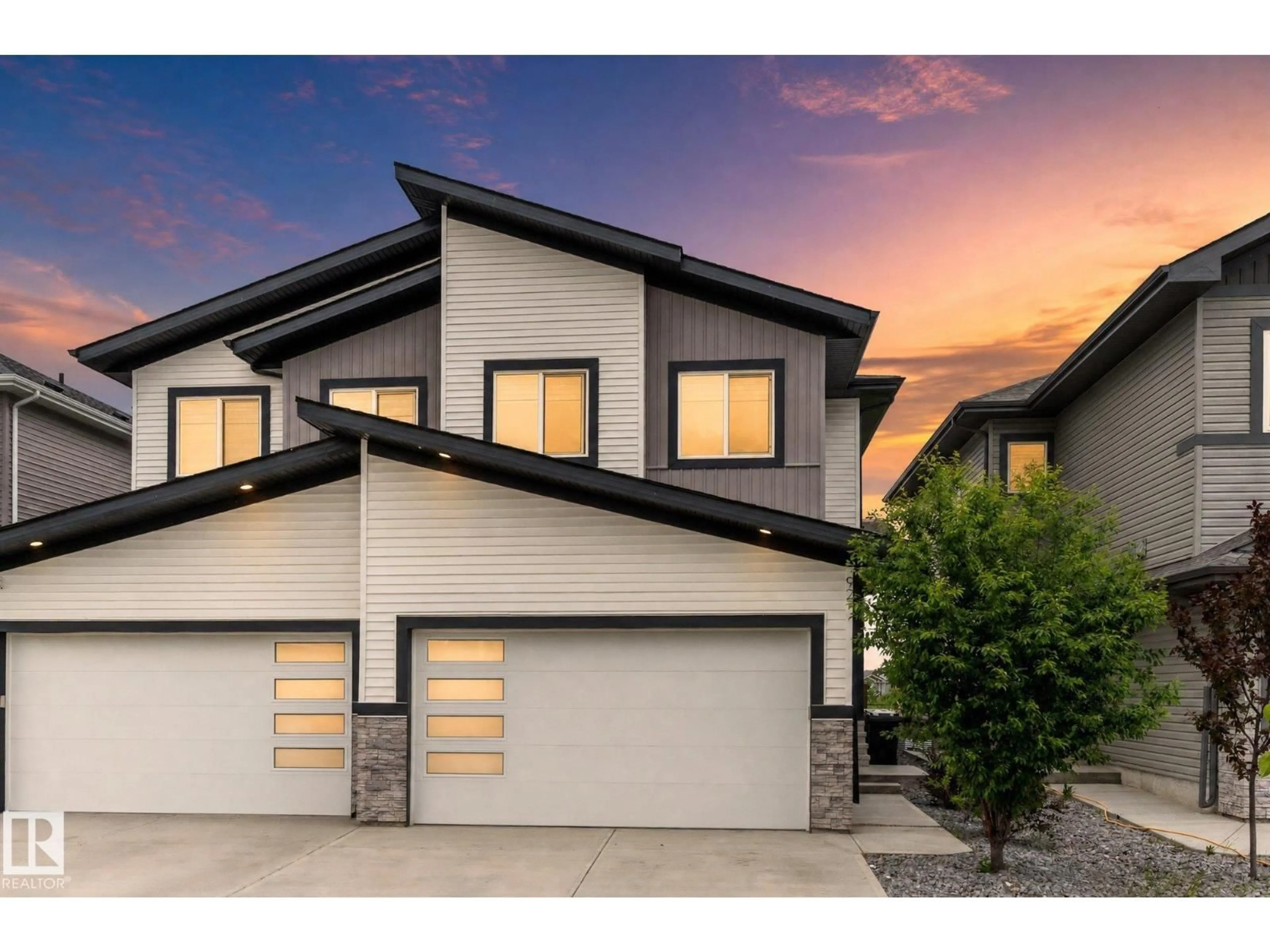 Home with vinyl exterior material, street for 92 ELM ST, Fort Saskatchewan Alberta T8L0X8