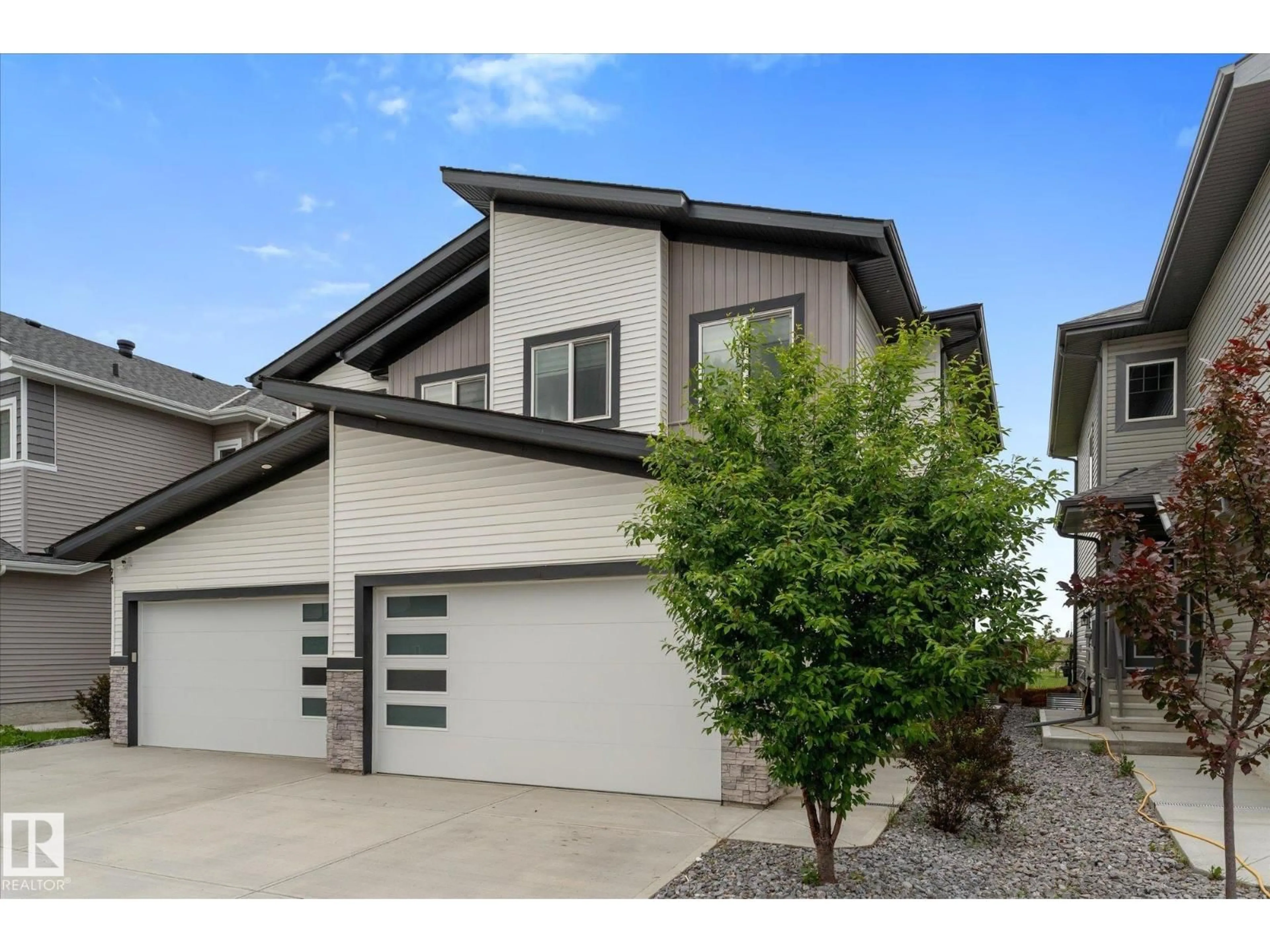 Home with vinyl exterior material, street for 92 ELM ST, Fort Saskatchewan Alberta T8L0X8