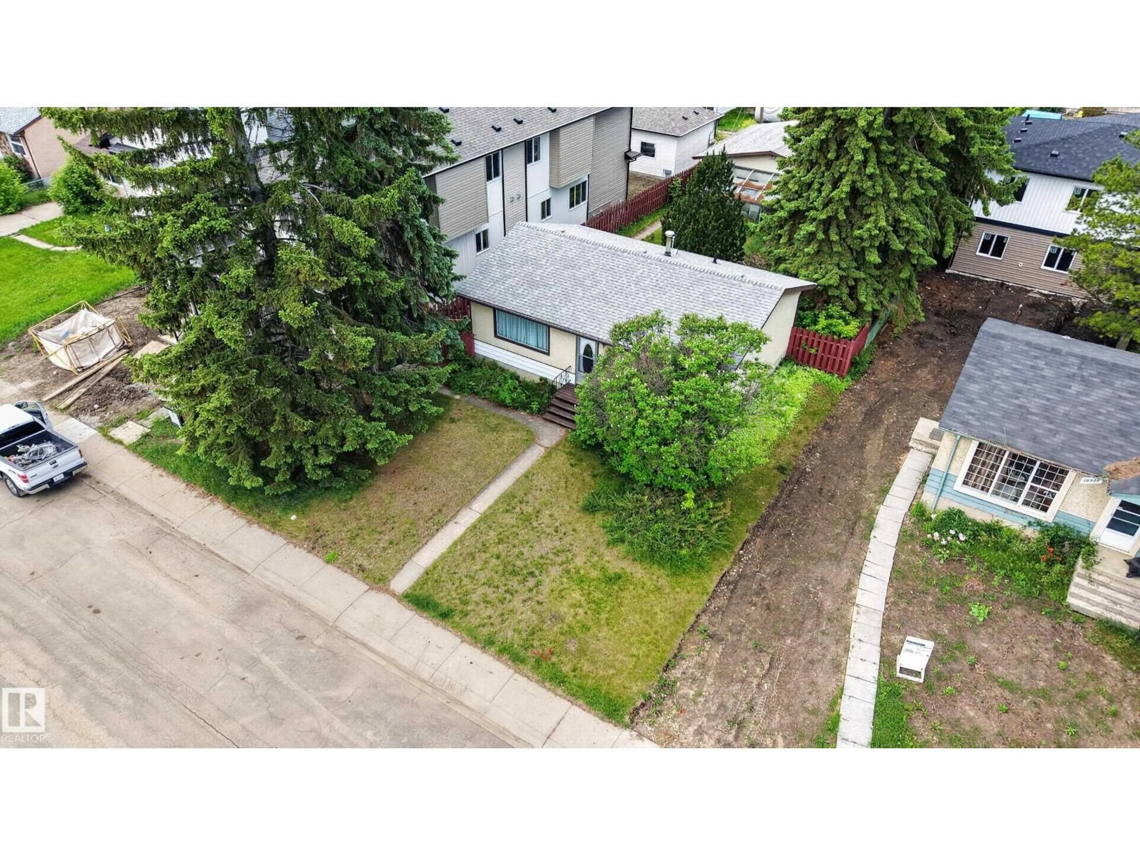 A pic from outside/outdoor area/front of a property/back of a property/a pic from drone, street for 10924 154 ST, Edmonton Alberta T5P2J9