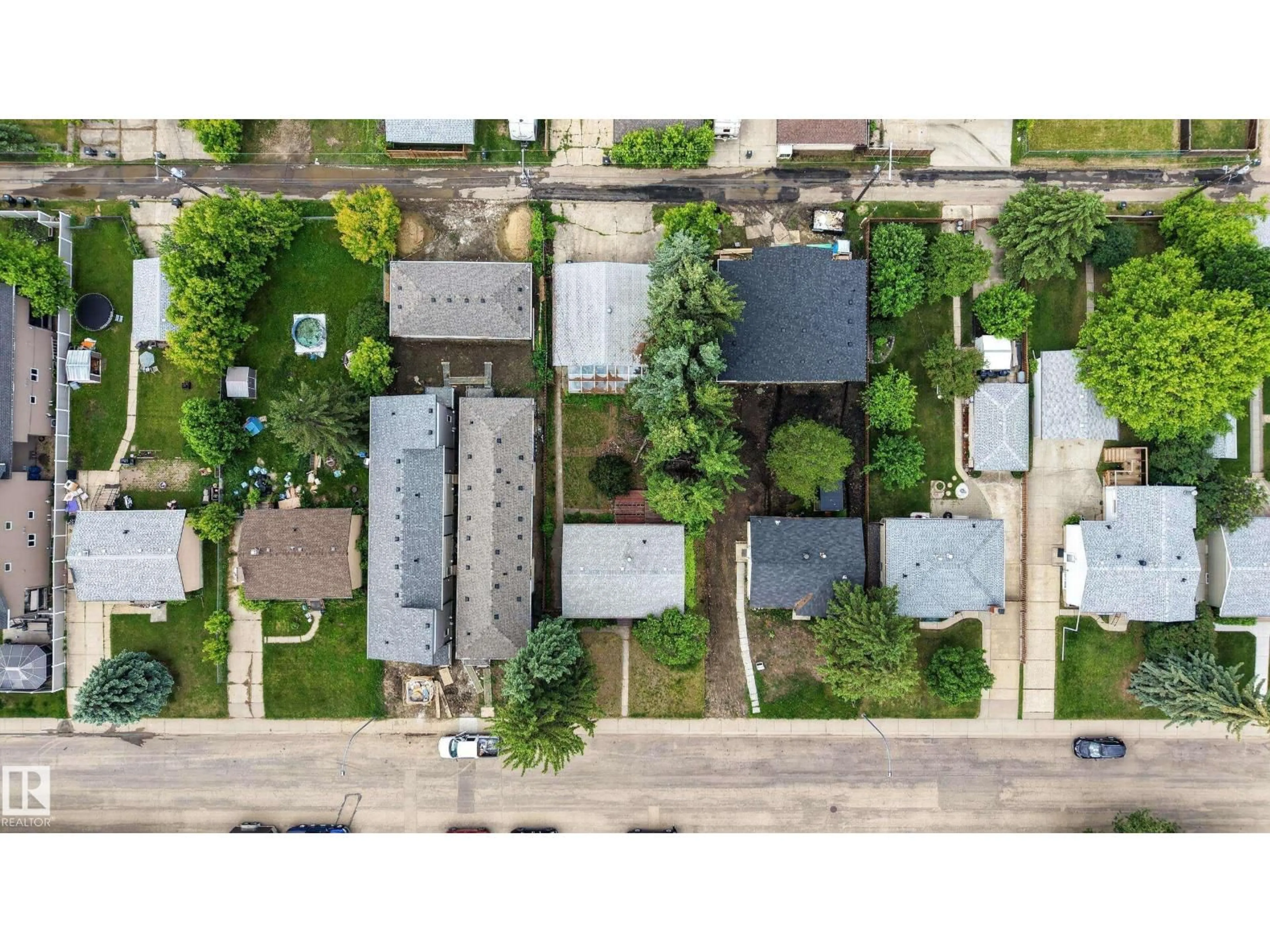 A pic from outside/outdoor area/front of a property/back of a property/a pic from drone, street for 10924 154 ST, Edmonton Alberta T5P2J9