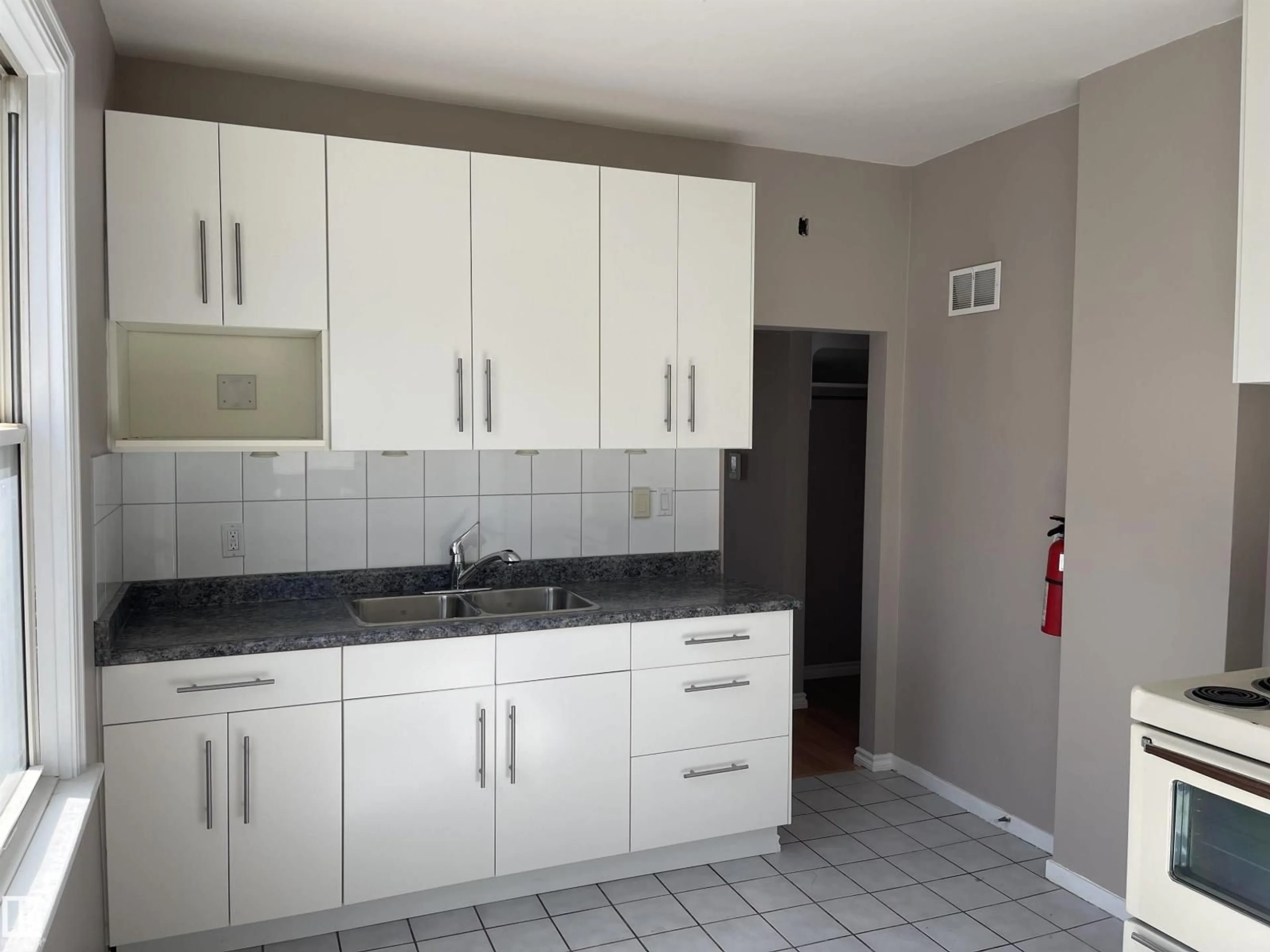 Standard kitchen, unknown for 11161 96 ST, Edmonton Alberta T5G1S8