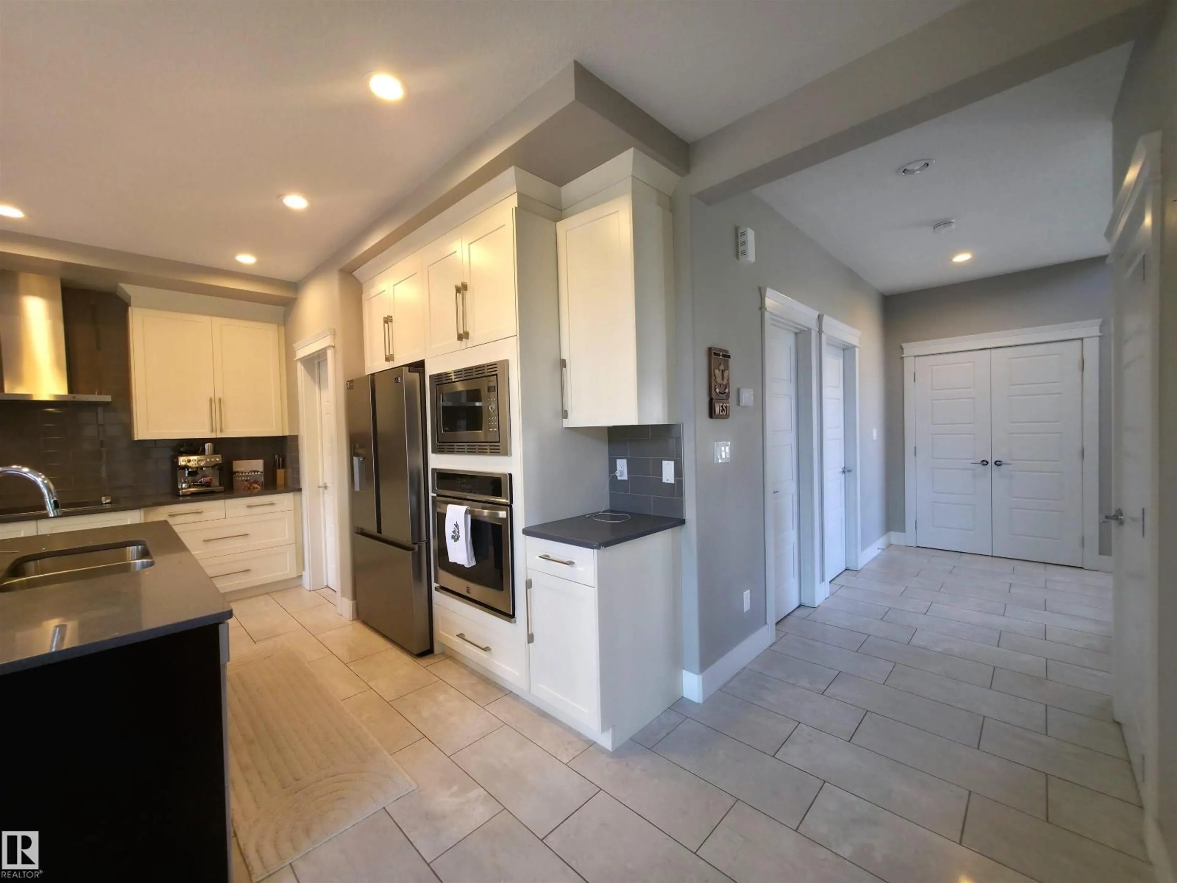 Open concept kitchen, ceramic/tile floor for 1 HEMLOCK CL, Fort Saskatchewan Alberta T8L0V9