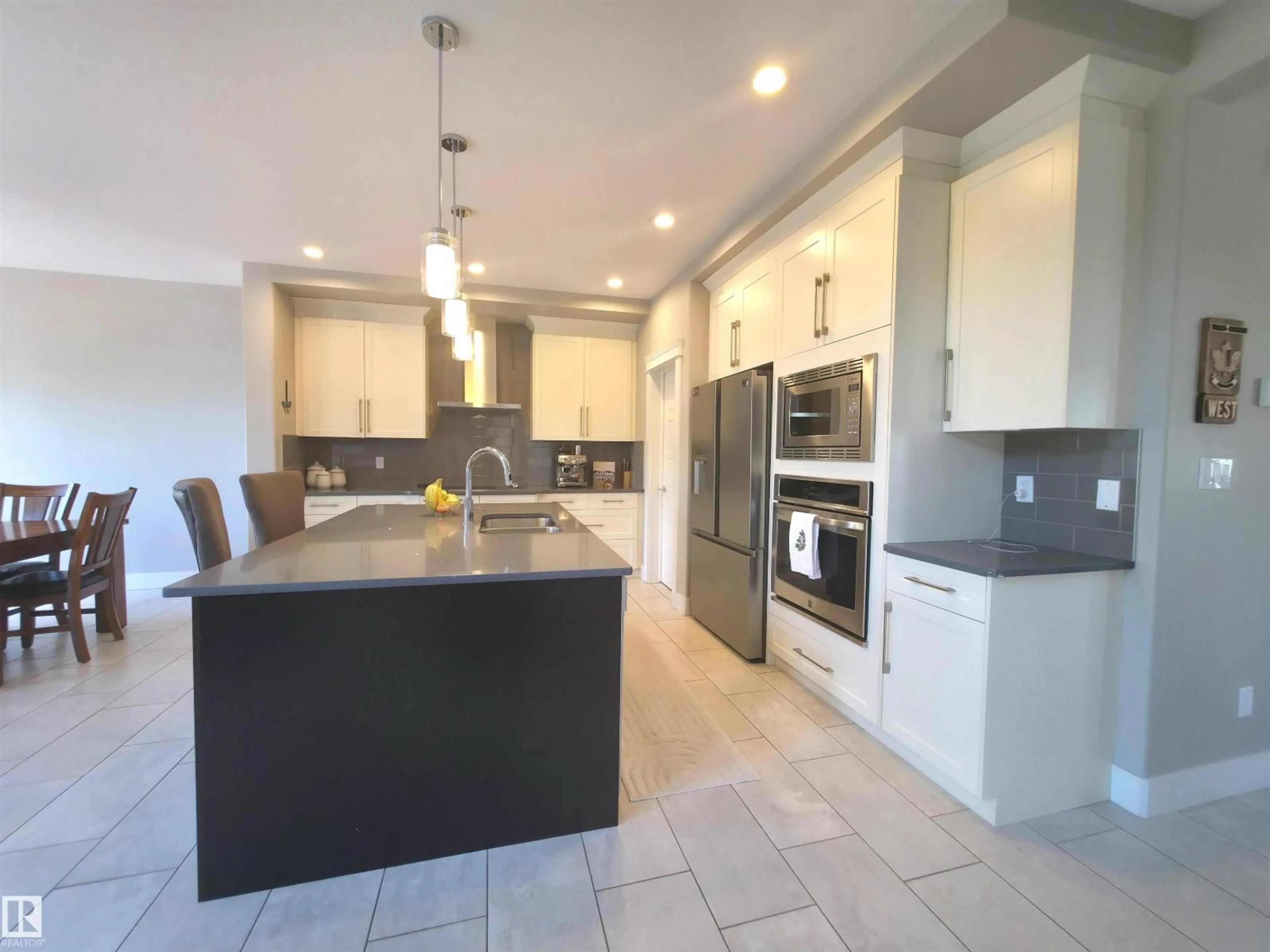 Open concept kitchen, ceramic/tile floor for 1 HEMLOCK CL, Fort Saskatchewan Alberta T8L0V9