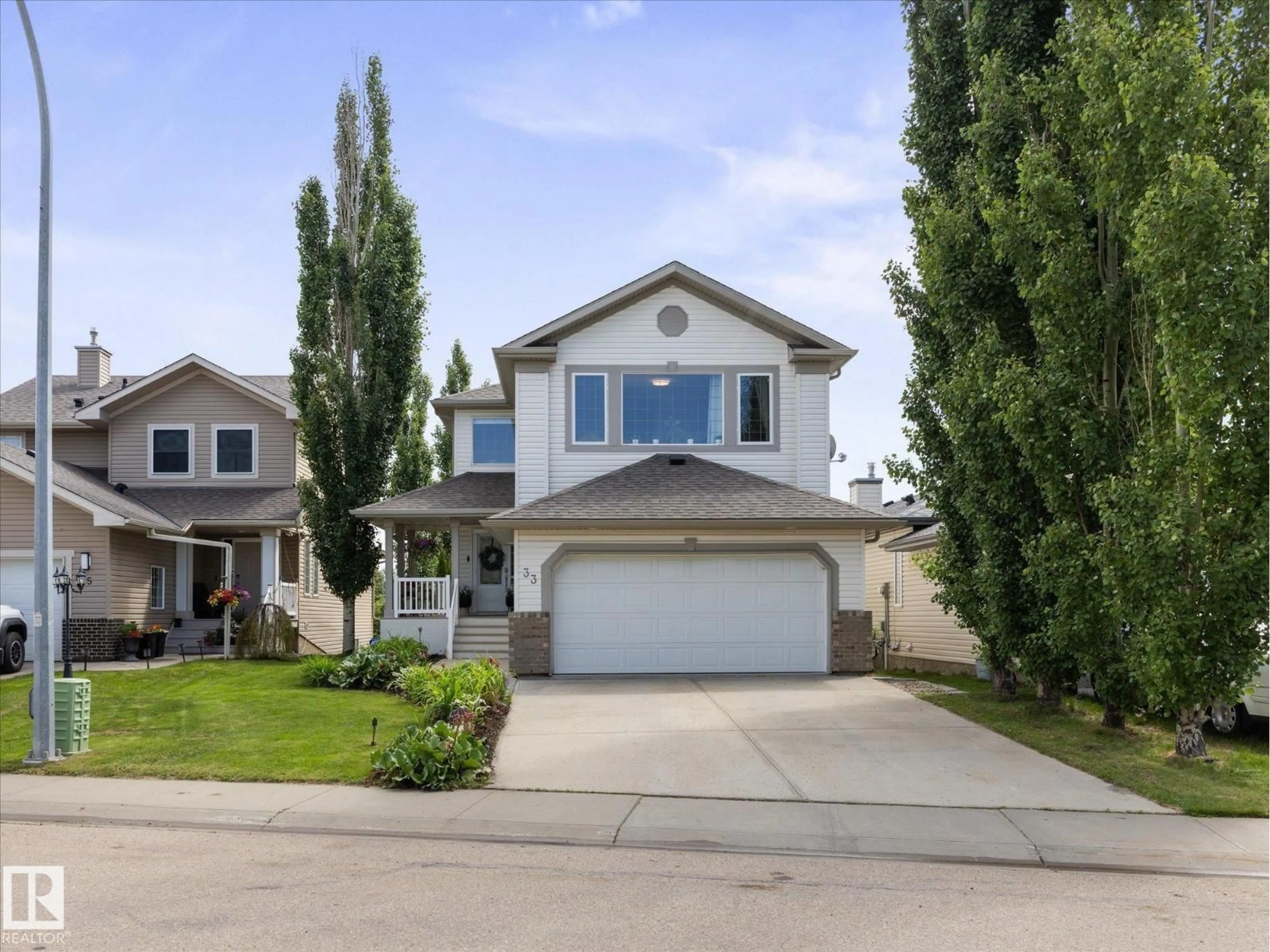 Home with vinyl exterior material, street for 33 GRAYRIDGE CR, Stony Plain Alberta T7Z2Z3