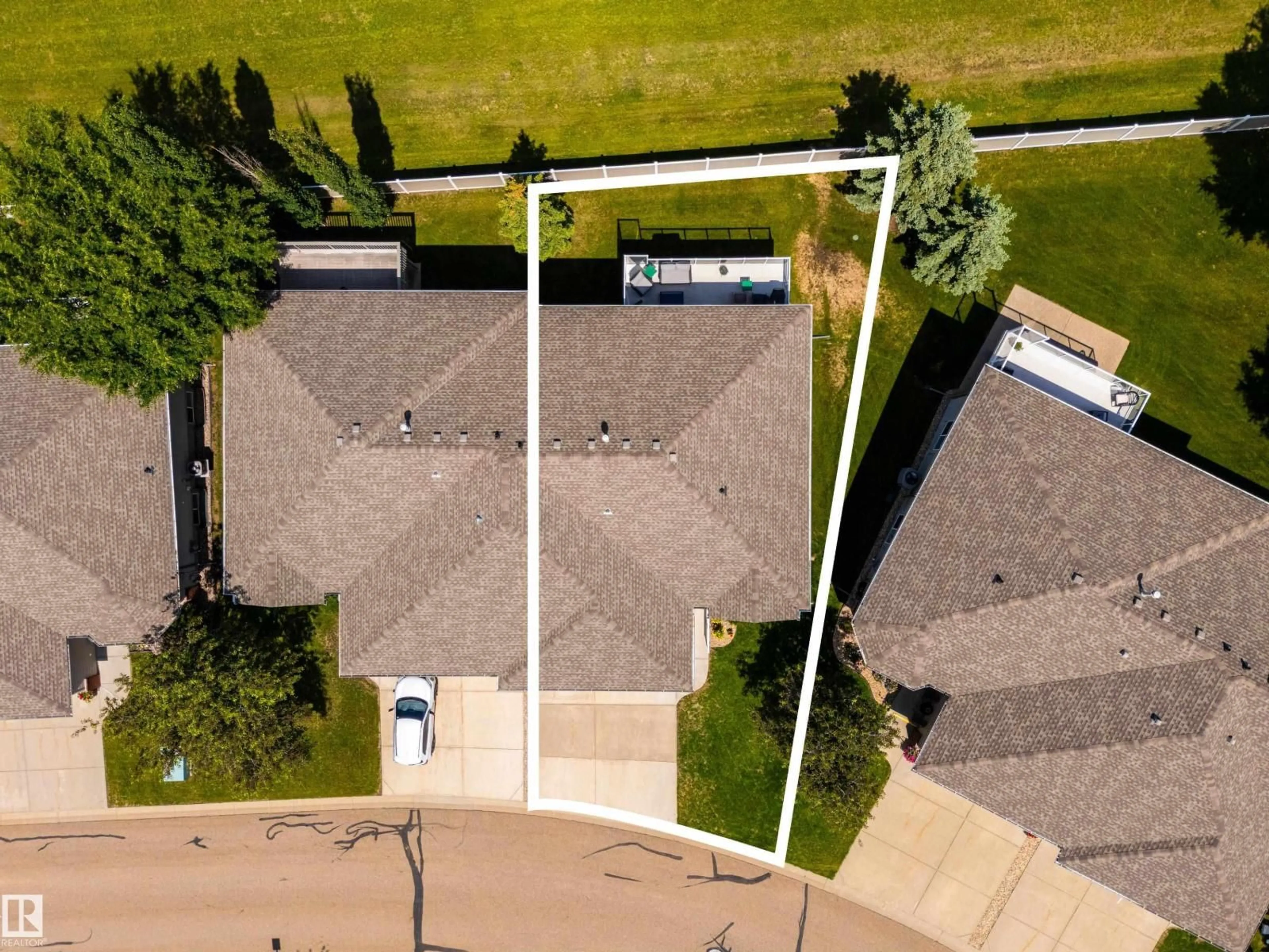 A pic from outside/outdoor area/front of a property/back of a property/a pic from drone, unknown for 18 - 32 CHARLTON WY, Sherwood Park Alberta T8H2L6