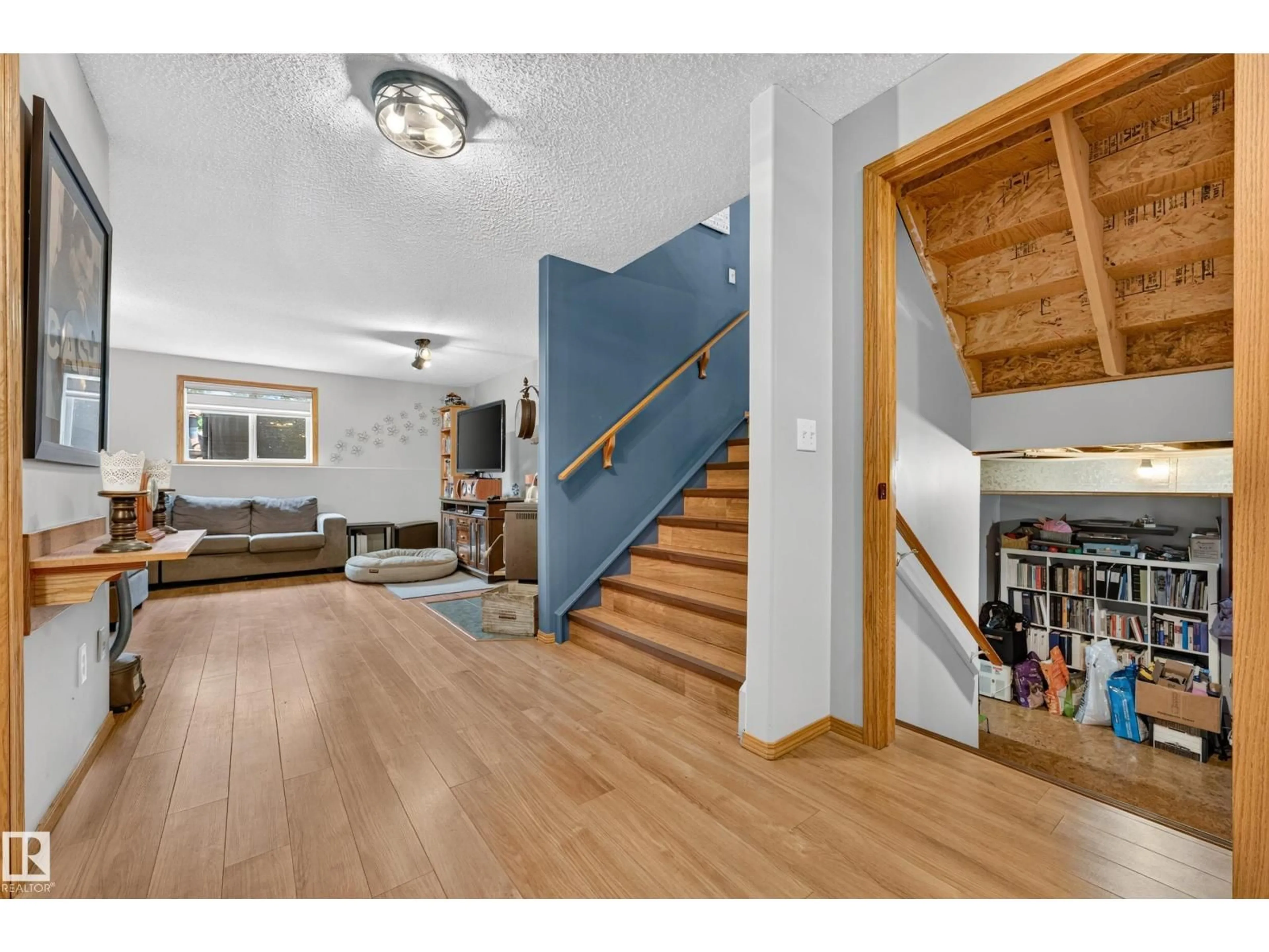Indoor foyer for 1 PRIMROSE BV, Sherwood Park Alberta T8H2B8