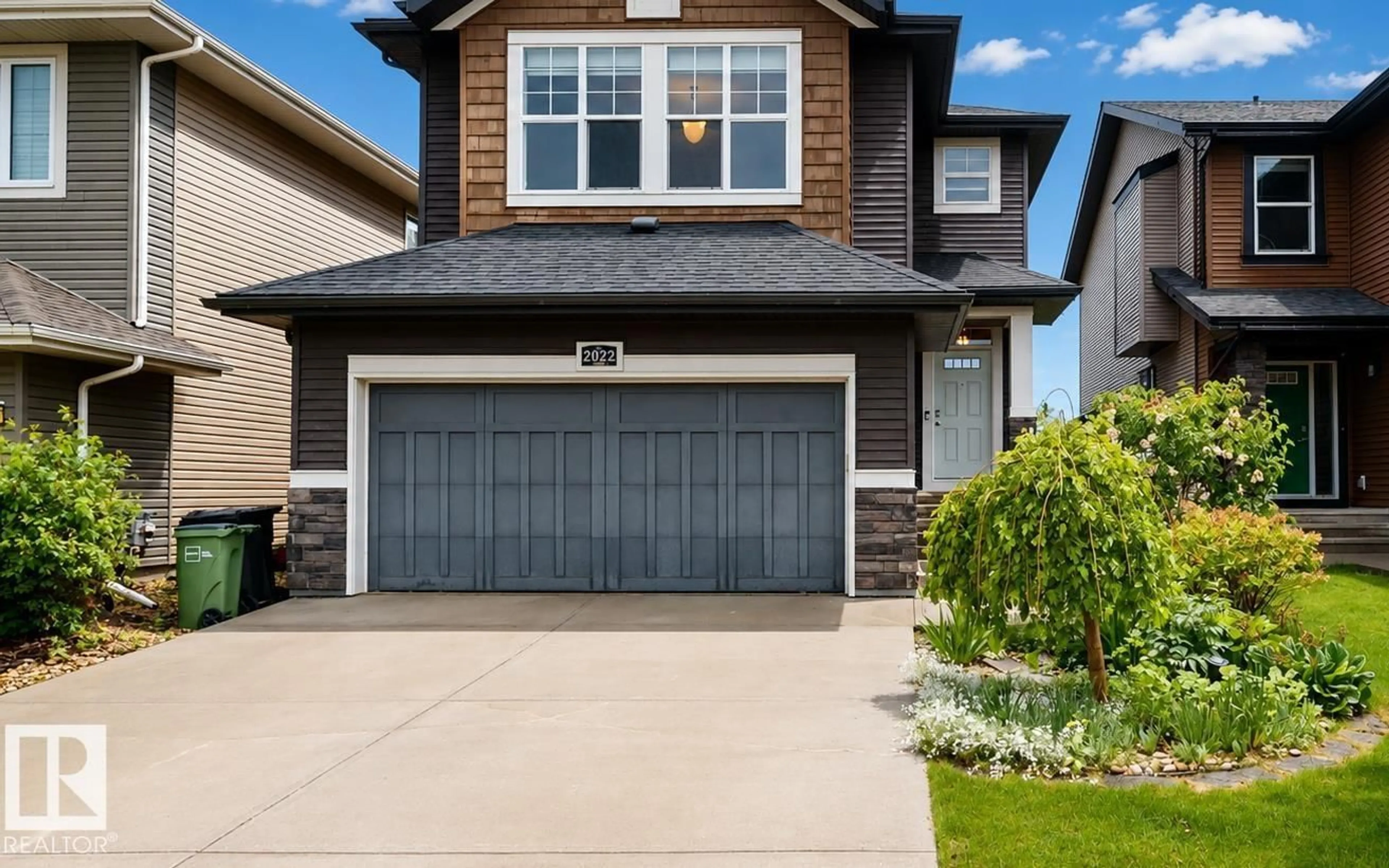 Home with vinyl exterior material, street for NW NW - 2022 REDTAIL CM, Edmonton Alberta T5S0H2