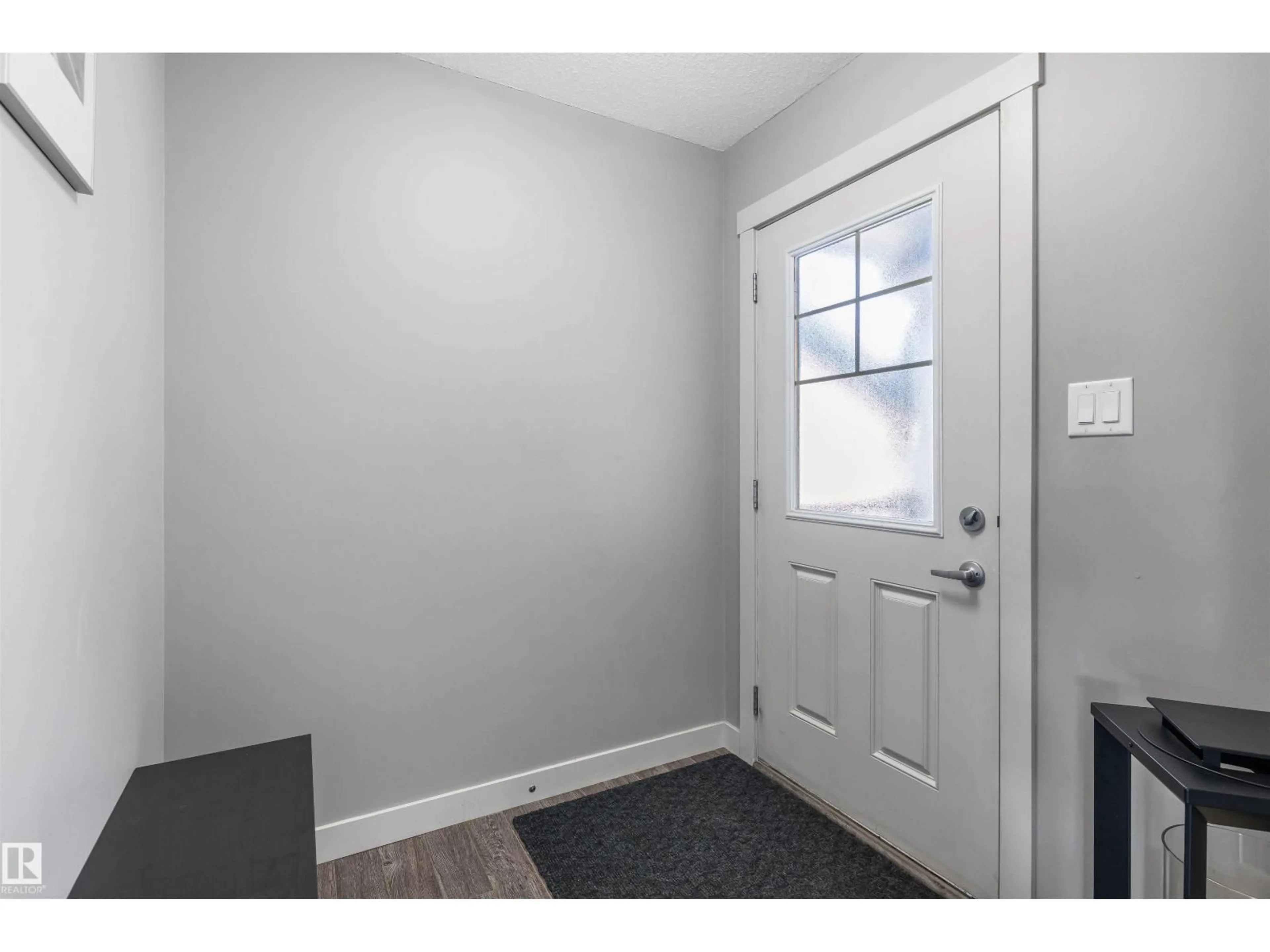 Indoor entryway for 1651 HAMMOND CR, Edmonton Alberta T6M0L8