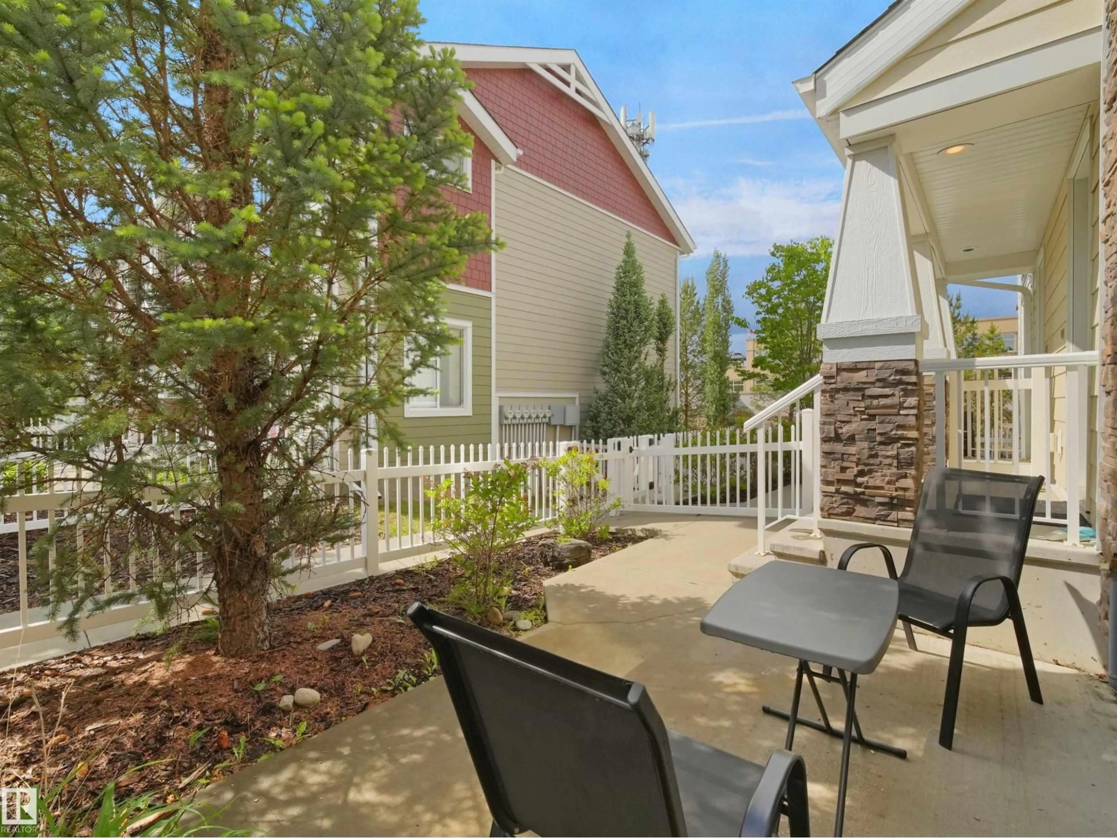 Patio, unknown for 40 2003 RABBIT HILL RD, Edmonton Alberta T6R0R7