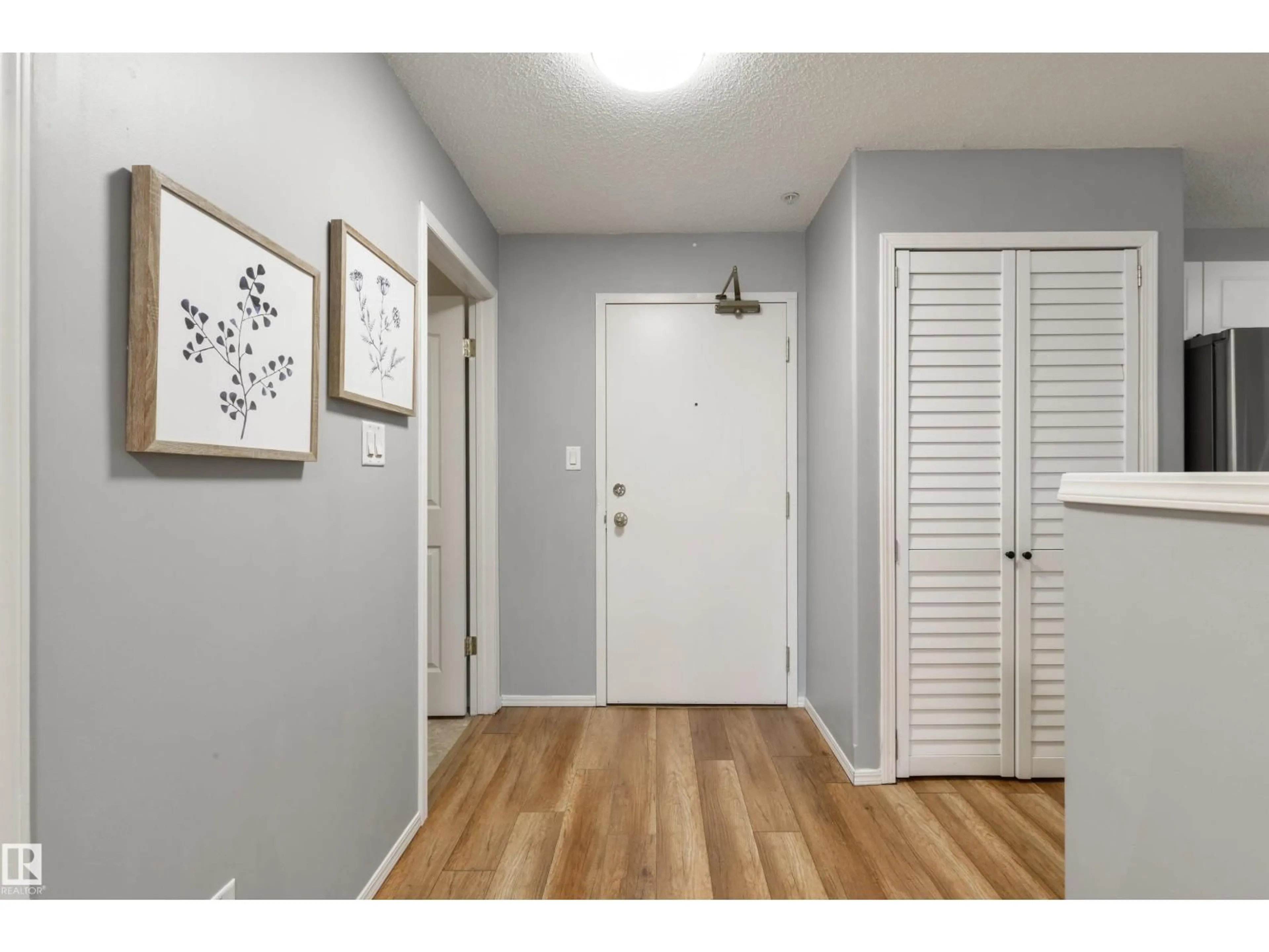 Indoor entryway for #402 - 10221 111 ST, Edmonton Alberta T5K2W5