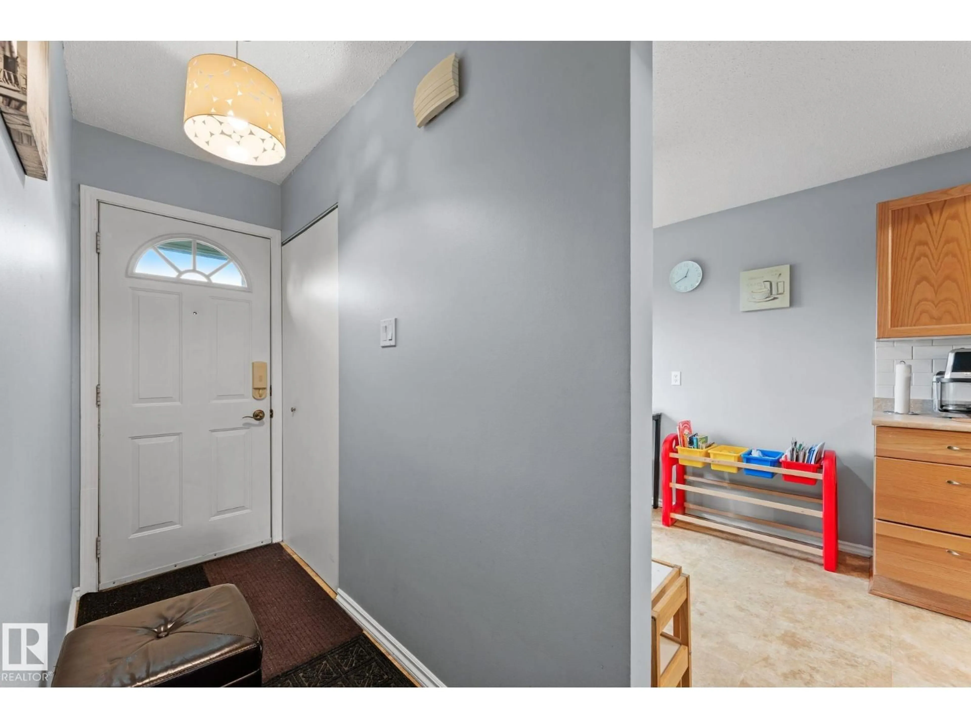 Indoor entryway for 111 CORNELL CO, Edmonton Alberta T5C3C3