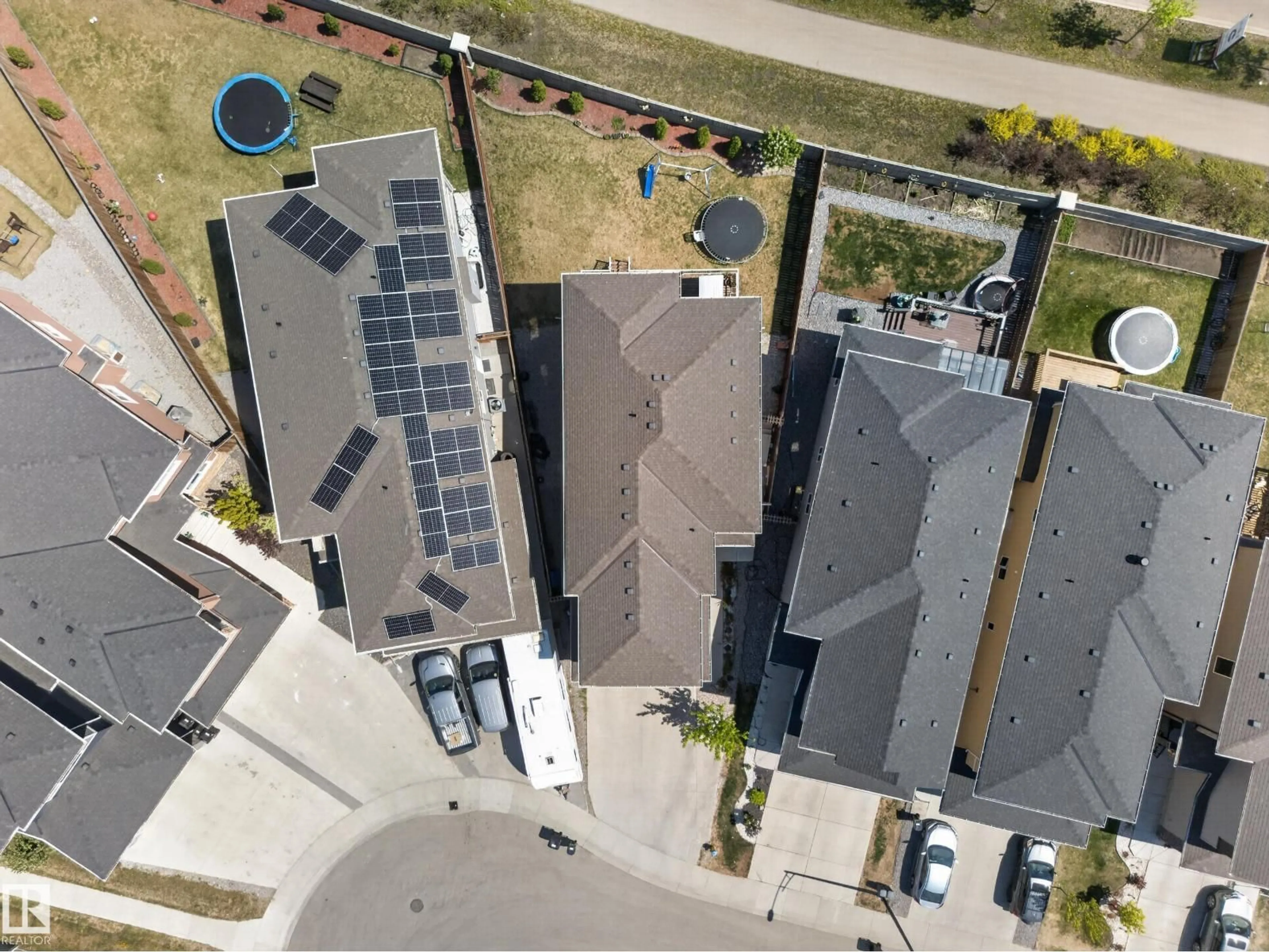 A pic from outside/outdoor area/front of a property/back of a property/a pic from drone, street for 1927 18 ST, Edmonton Alberta T6T2K9