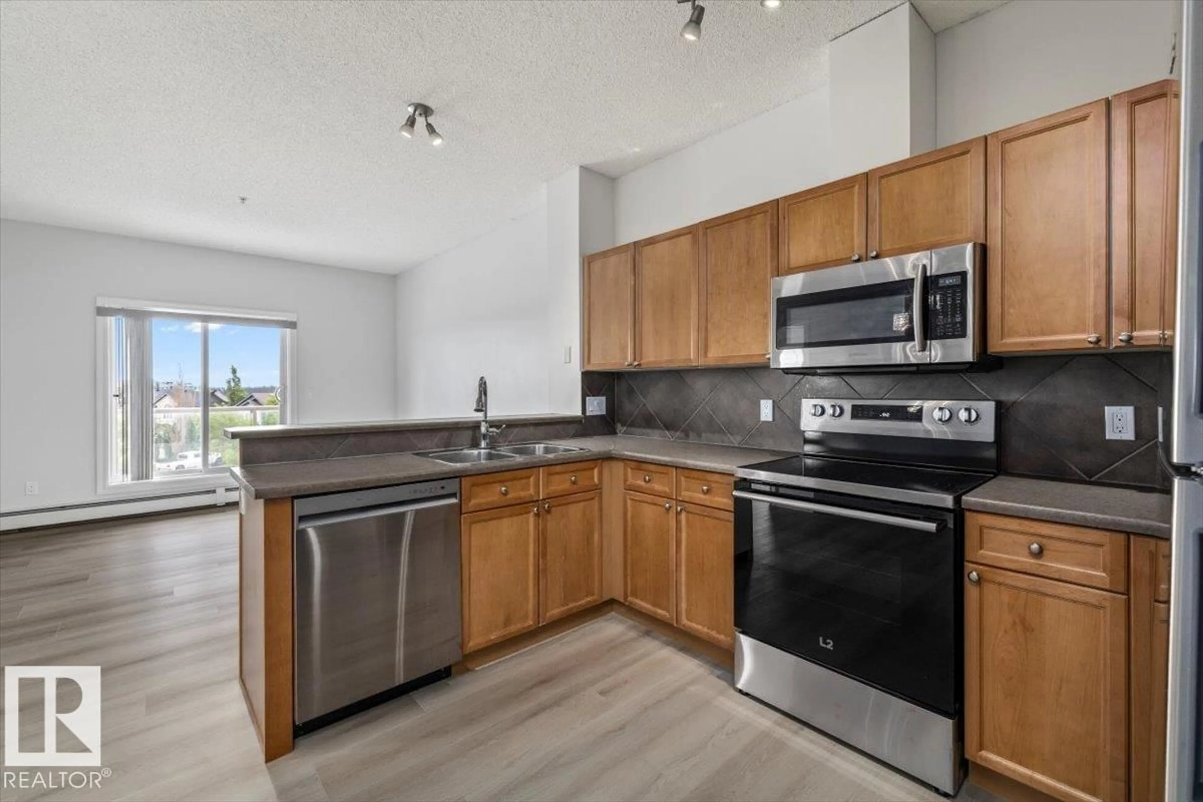 Standard kitchen, unknown for #314 - 226 MACEWAN RD, Edmonton Alberta T6W0C5