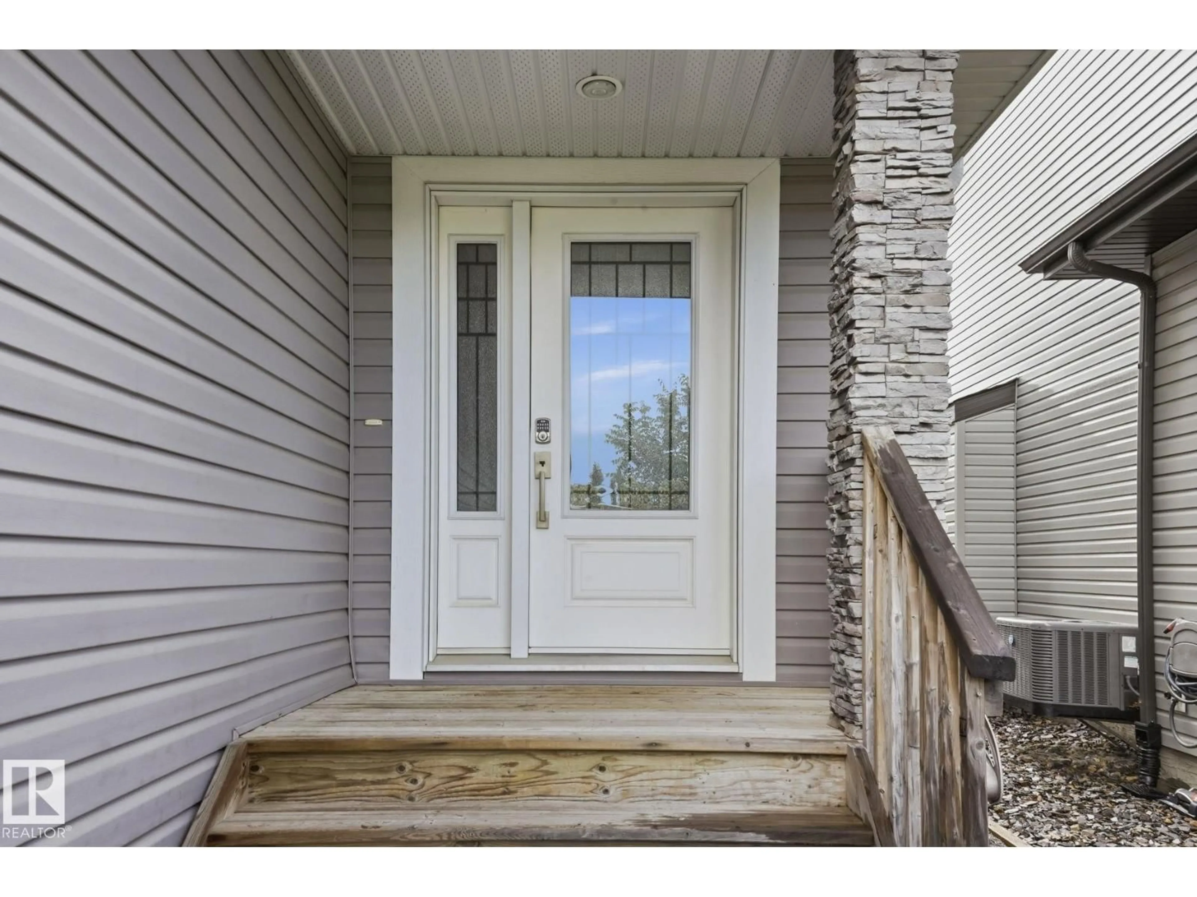 Indoor entryway for 33 RIVIERE TC, St. Albert Alberta T8N7N9